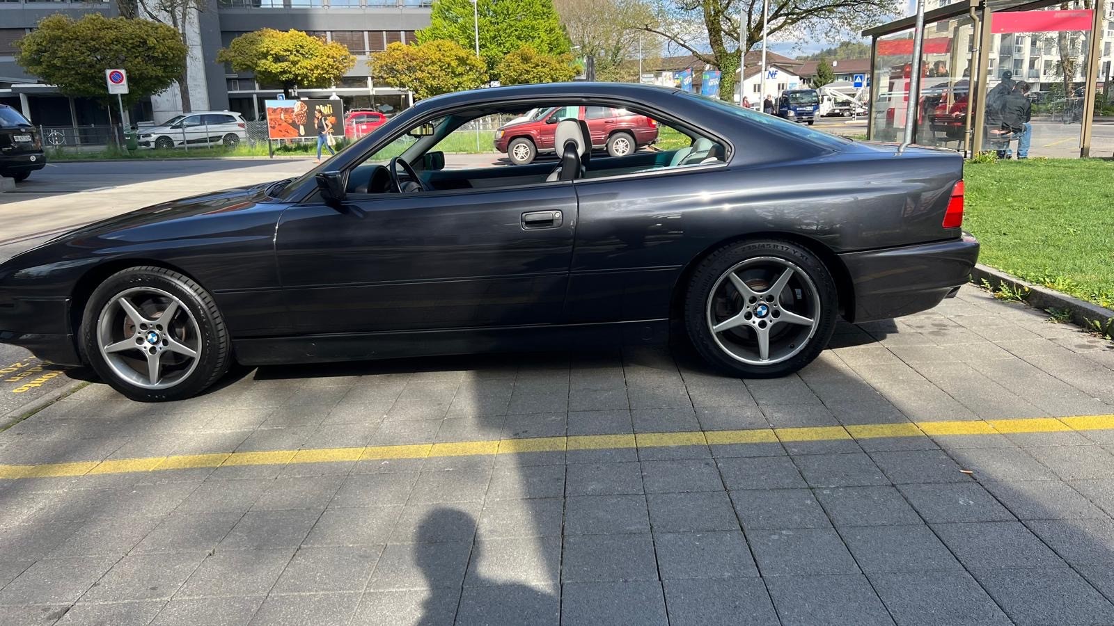 BMW 850i A-image-5