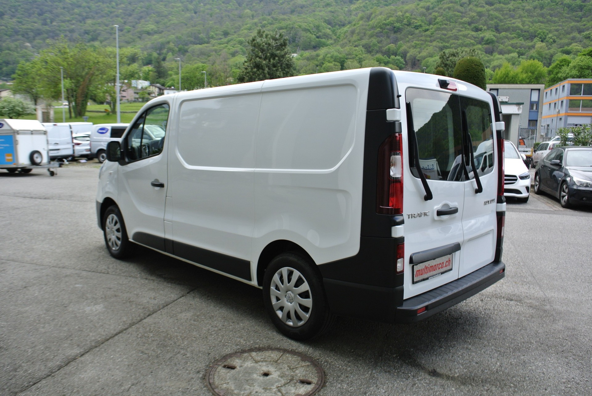 RENAULT Trafic 2.0 Energy dCi 120 3.0t Business L1H1-image-8