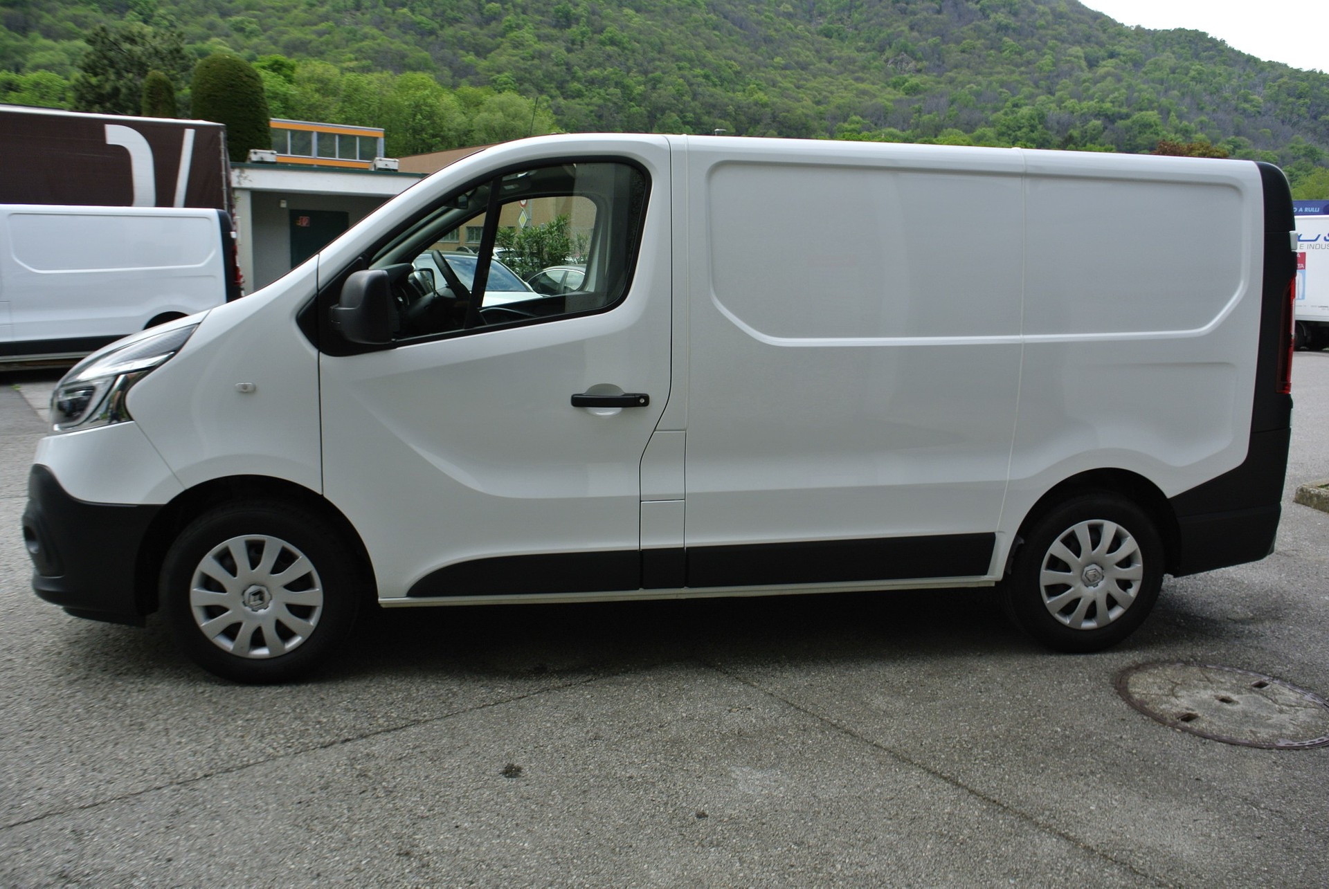 RENAULT Trafic 2.0 Energy dCi 120 3.0t Business L1H1-image-9