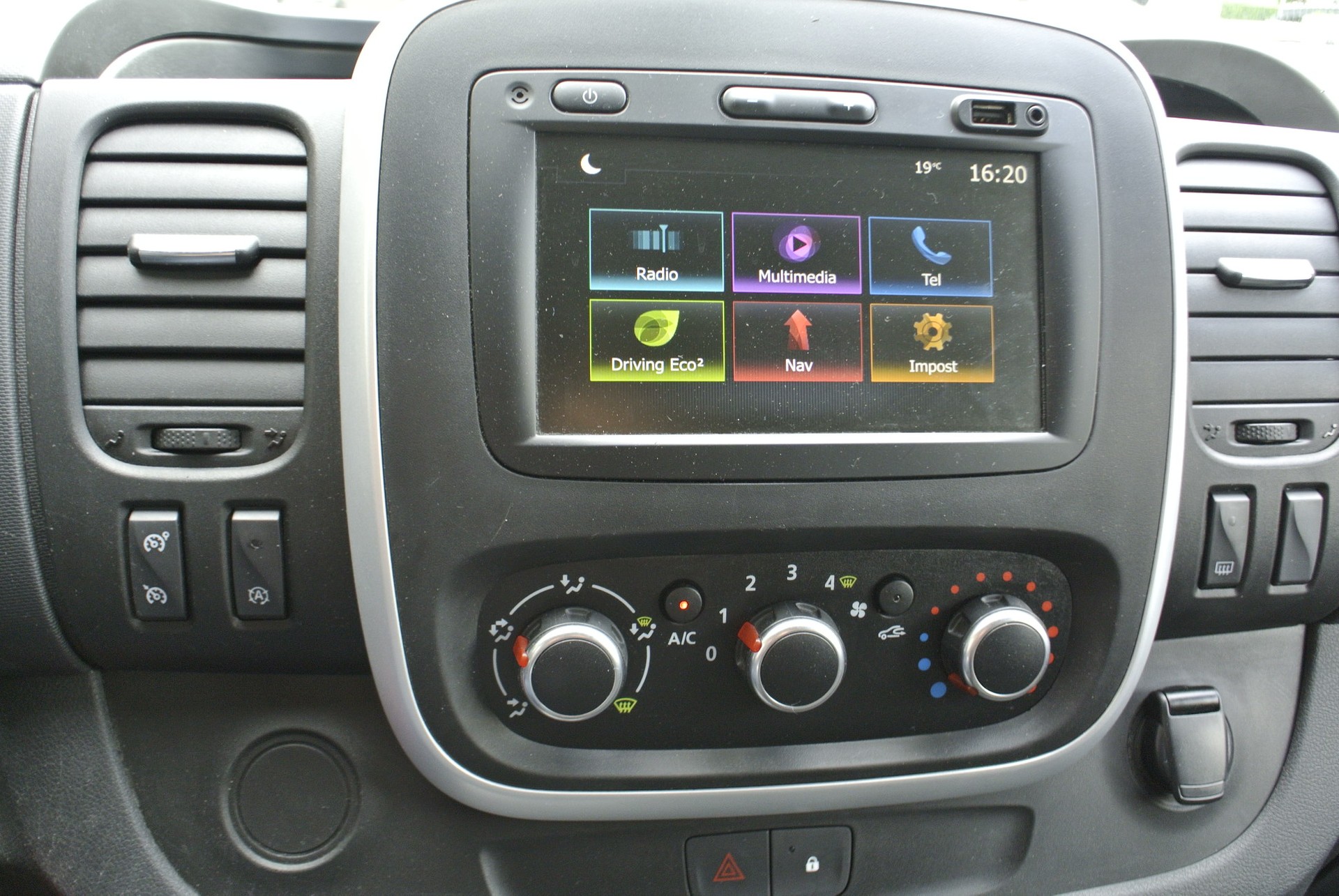 RENAULT Trafic 2.0 Energy dCi 120 3.0t Business L1H1-image-22