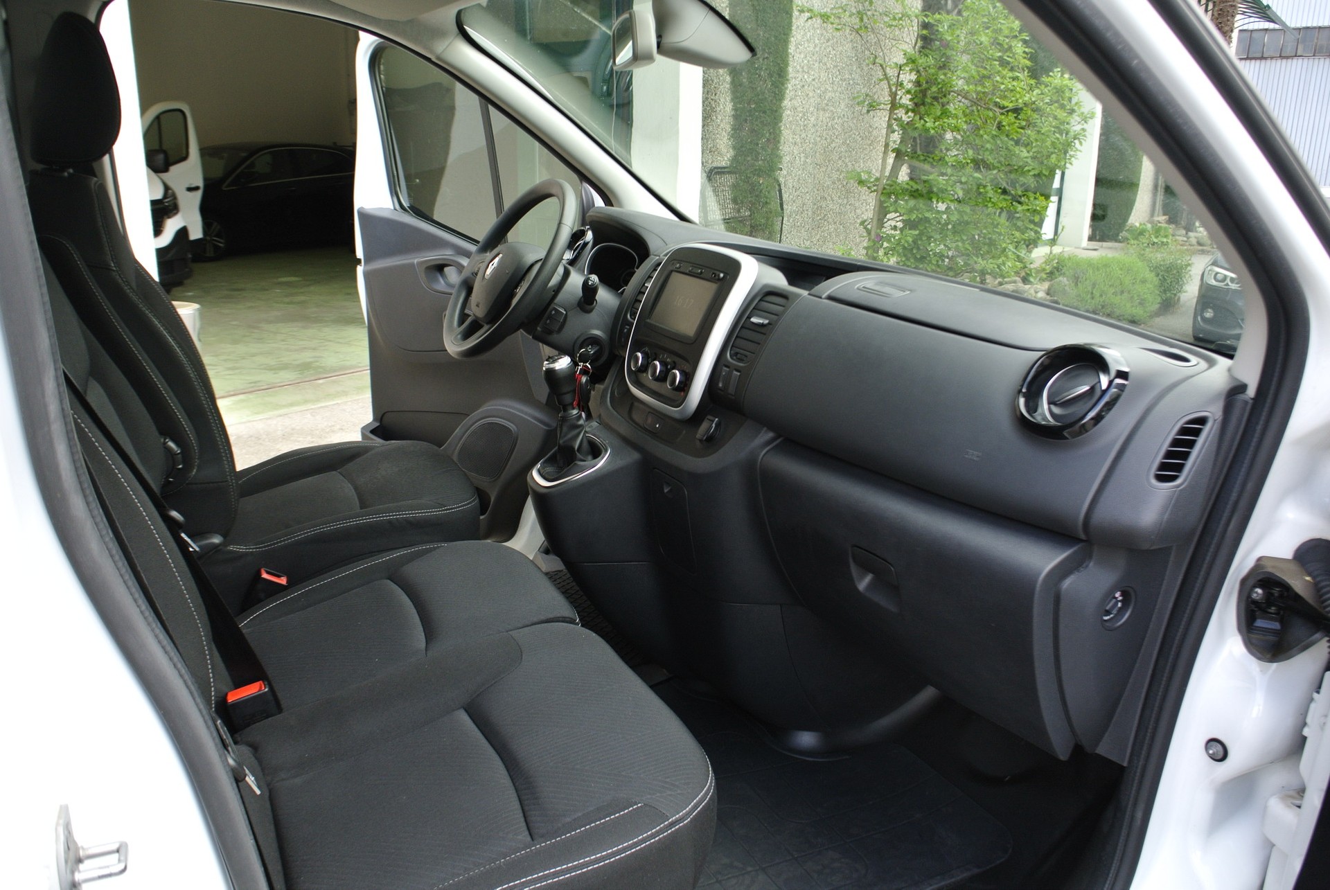 RENAULT Trafic 2.0 Energy dCi 120 3.0t Business L1H1-image-18