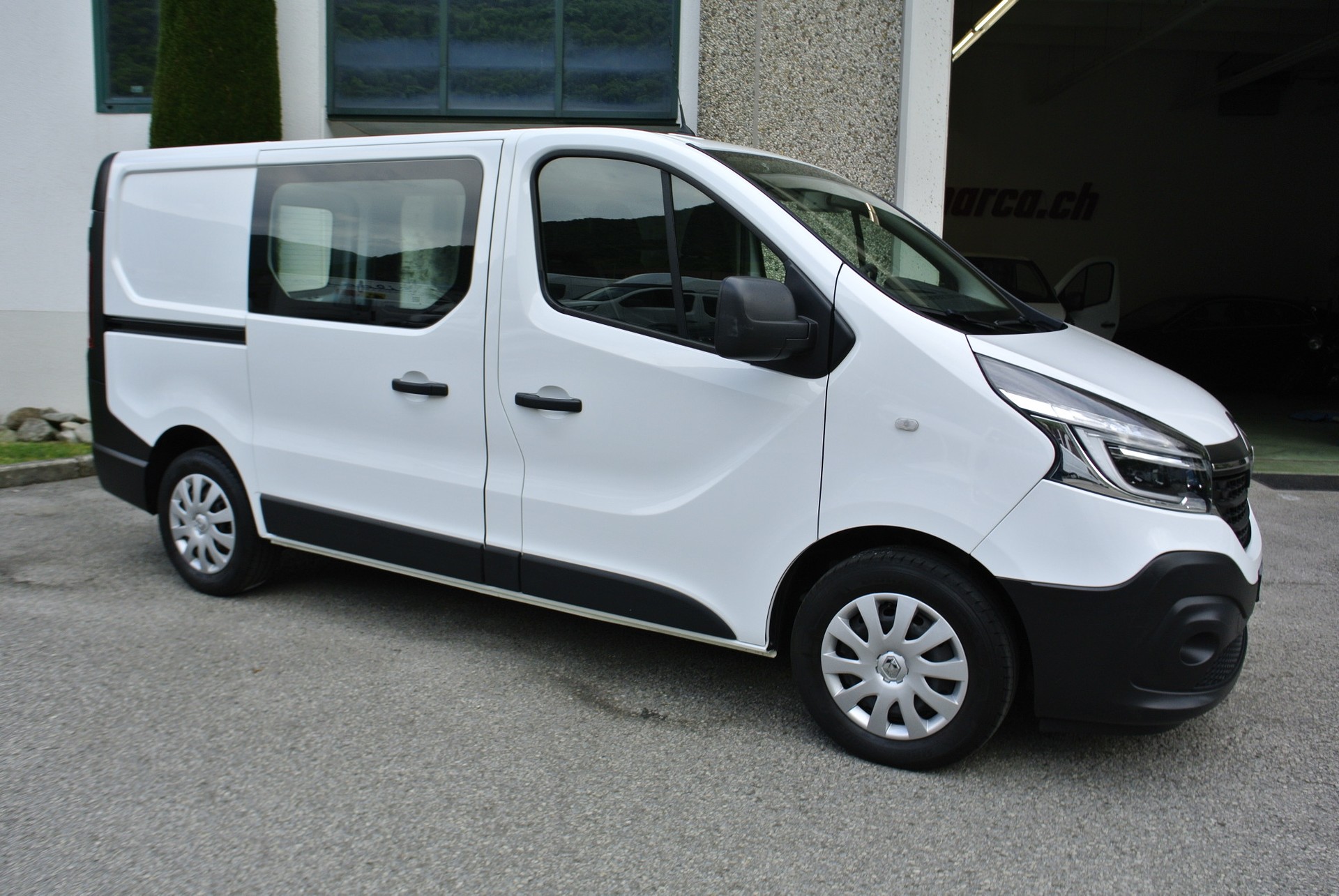 RENAULT Trafic 2.0 Energy dCi 120 3.0t Business L1H1-image-4