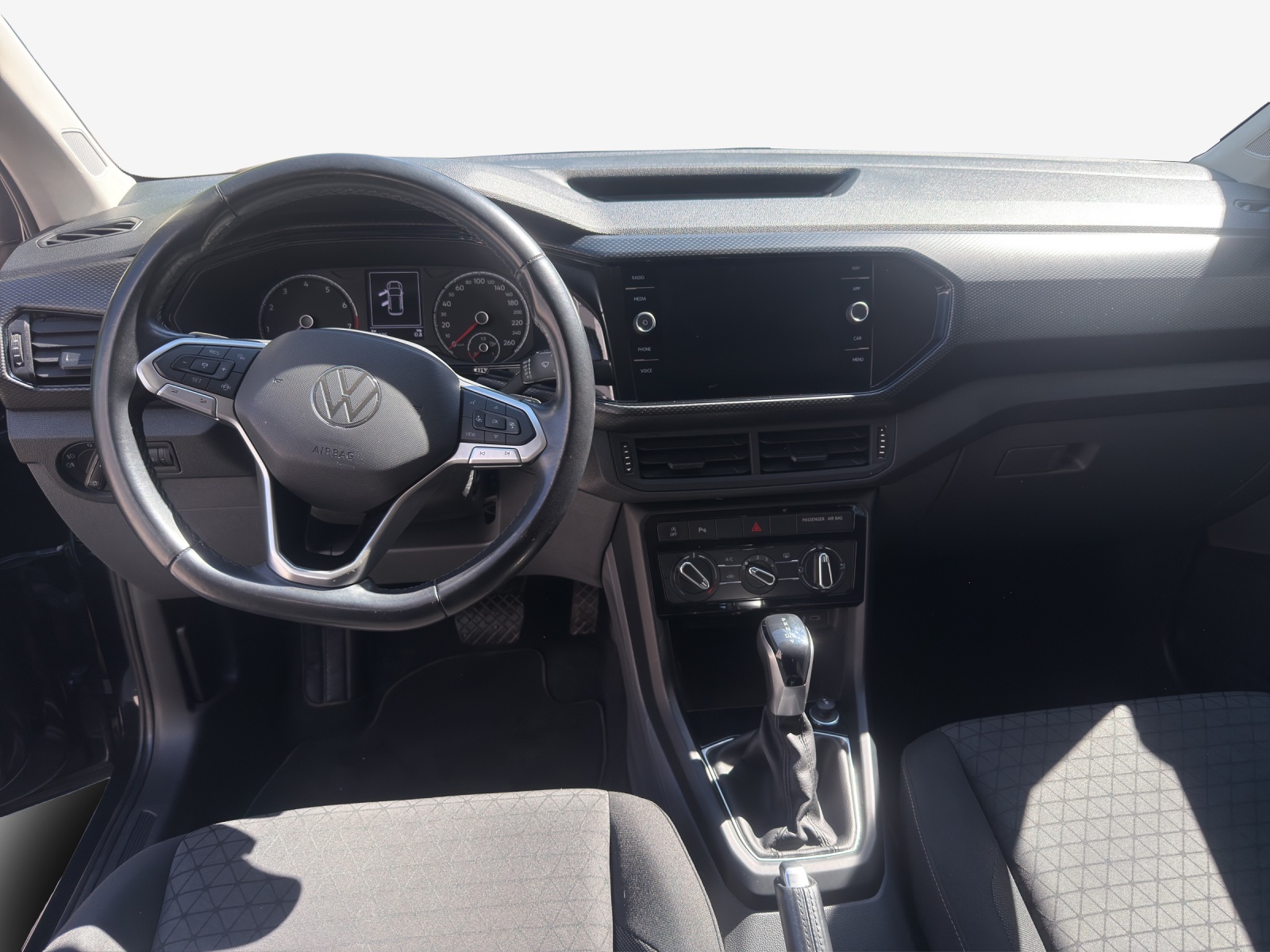 VW T-Cross 1.0 TSI Life DSG-image-8