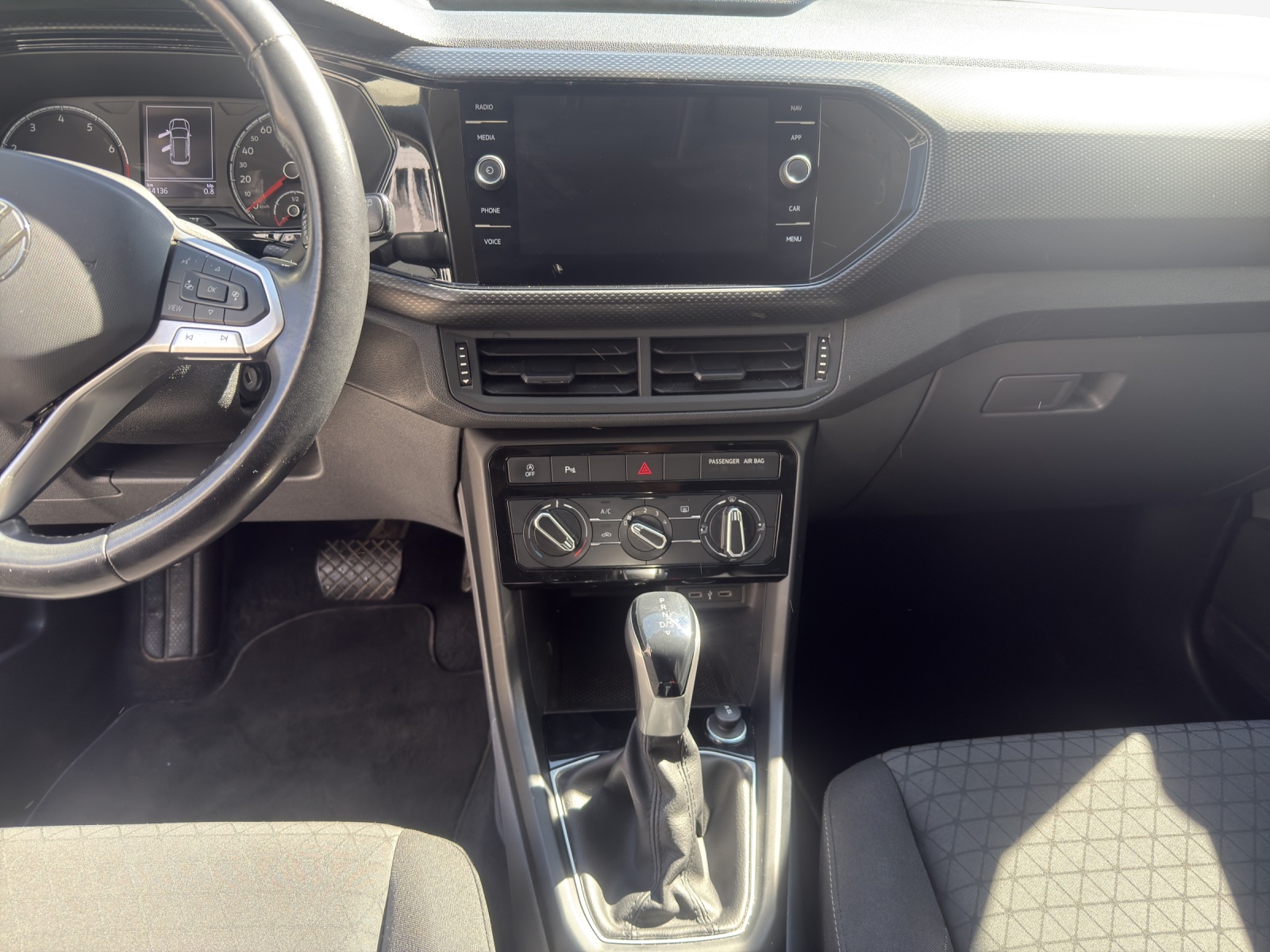 VW T-Cross 1.0 TSI Life DSG-image-10
