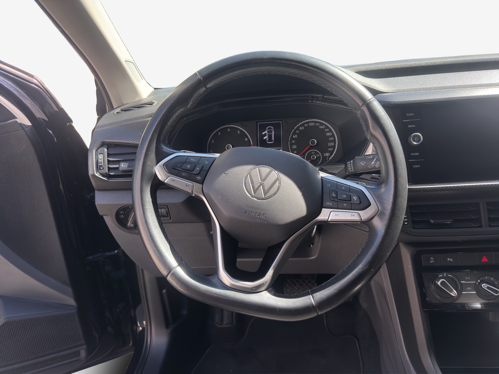 VW T-Cross 1.0 TSI Life DSG-image-9