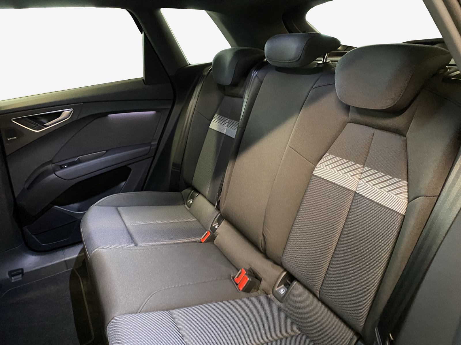 AUDI Q4 e-tron 50 quattro-image-12