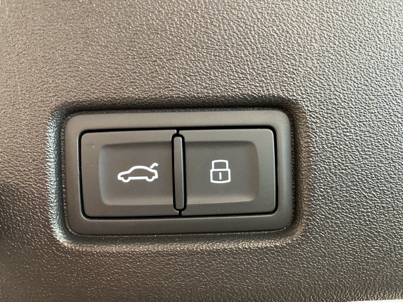 AUDI Q4 e-tron 50 quattro-image-14