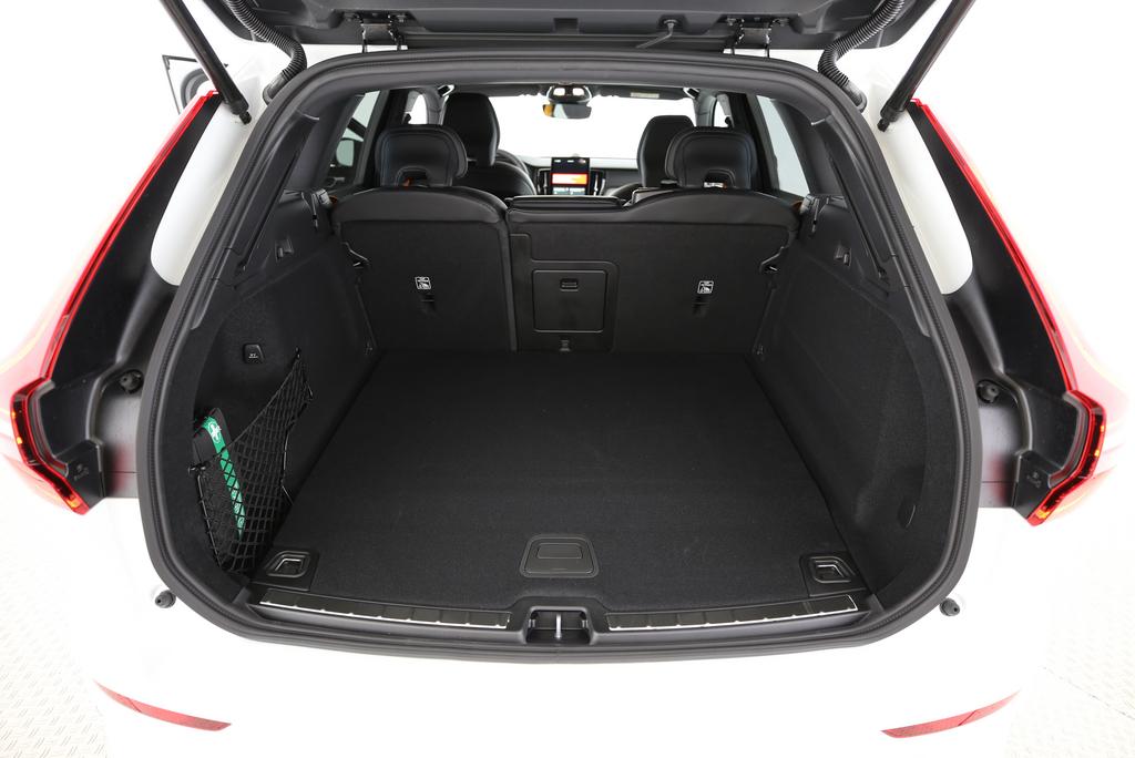 VOLVO XC60 2.0 T8 TE Polestar eAWD-image-9