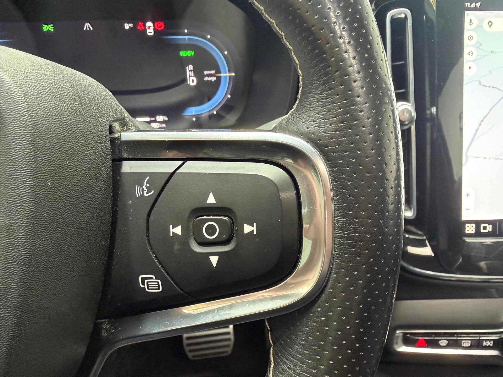 VOLVO XC40 P8 AWD Pure Electric R-Design - Attelage, toit ouvrant, Caméra 360-image-22
