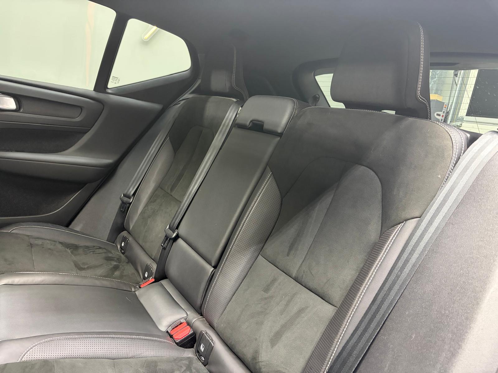 VOLVO XC40 P8 AWD Pure Electric R-Design - Attelage, toit ouvrant, Caméra 360-image-12