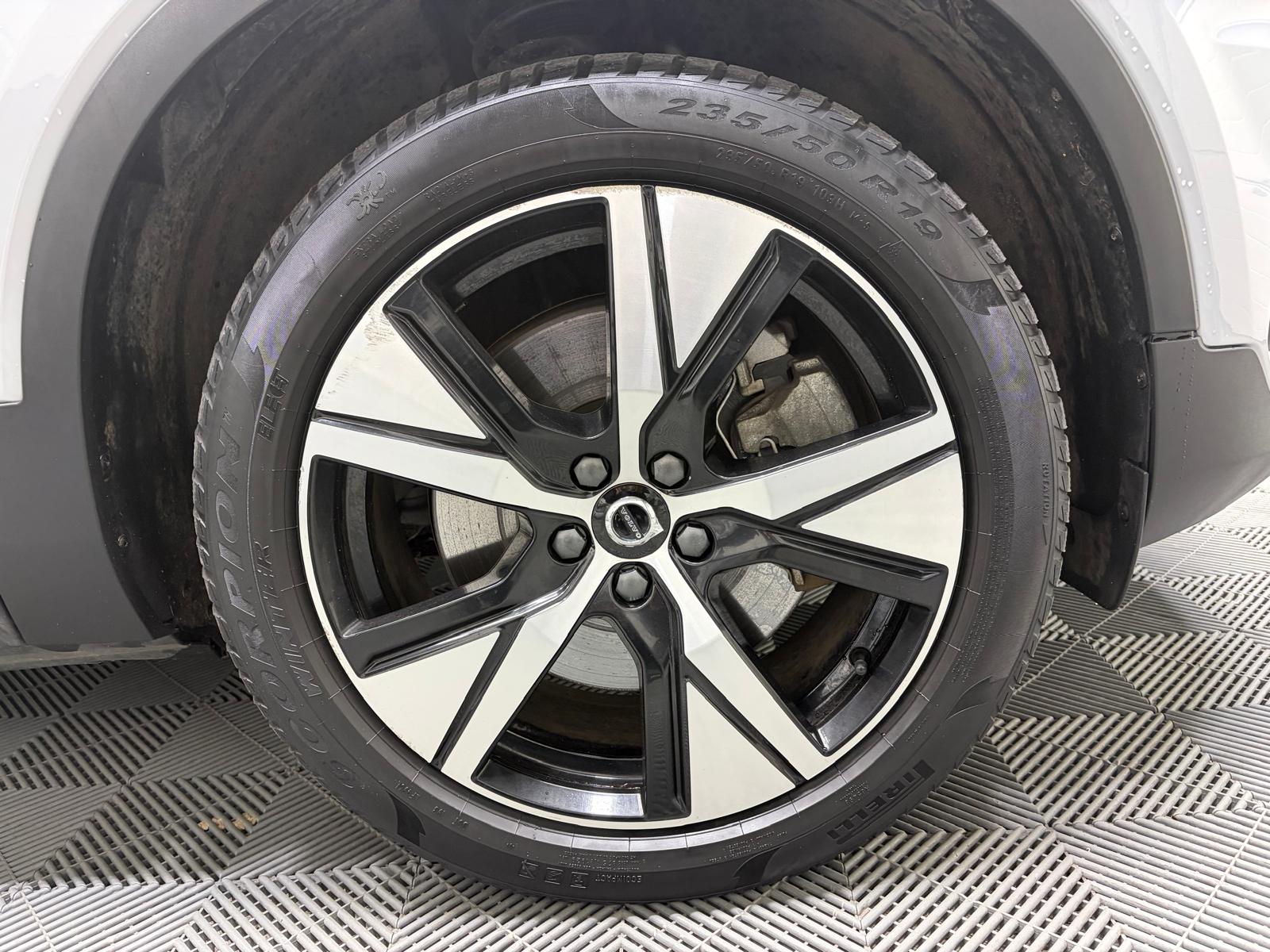 VOLVO XC40 P8 AWD Pure Electric R-Design - Attelage, toit ouvrant, Caméra 360-image-30