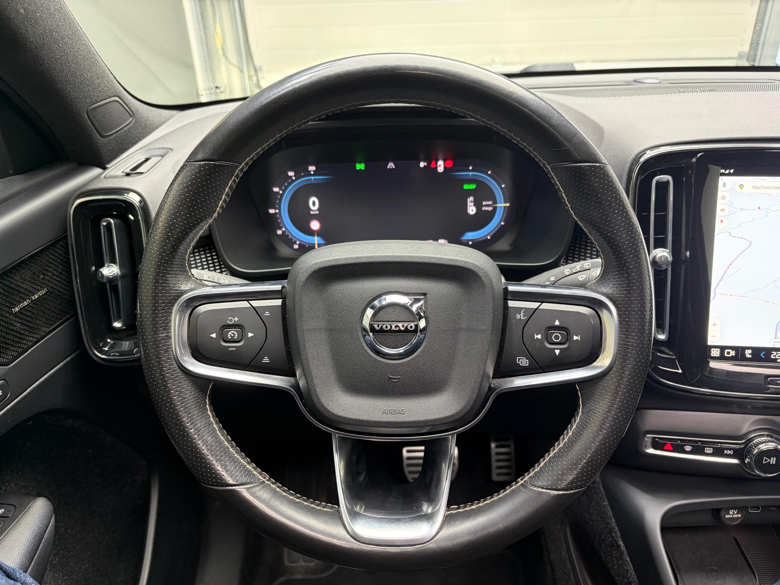VOLVO XC40 P8 AWD Pure Electric R-Design - Attelage, toit ouvrant, Caméra 360-image-20