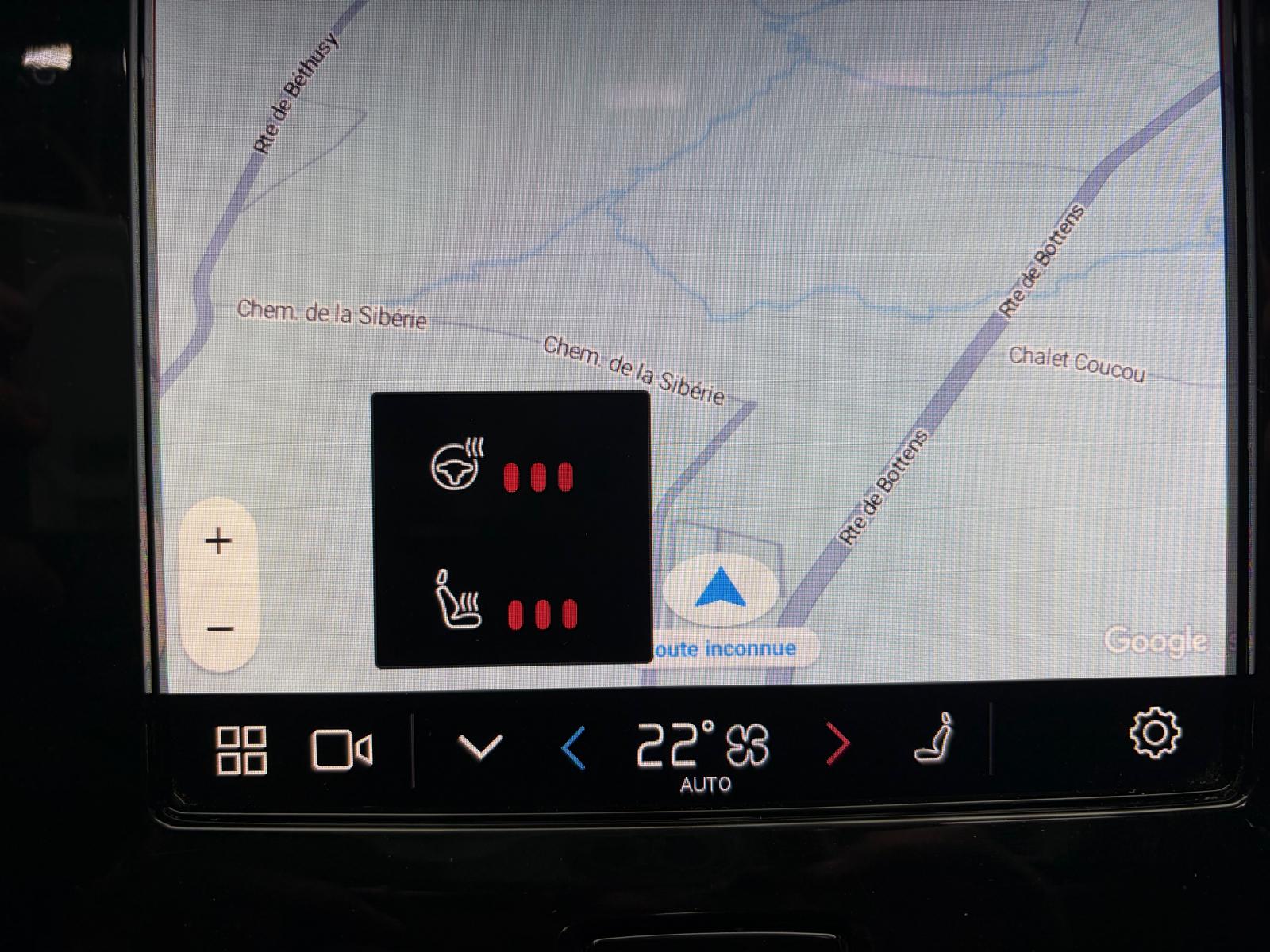 VOLVO XC40 P8 AWD Pure Electric R-Design - Attelage, toit ouvrant, Caméra 360-image-25