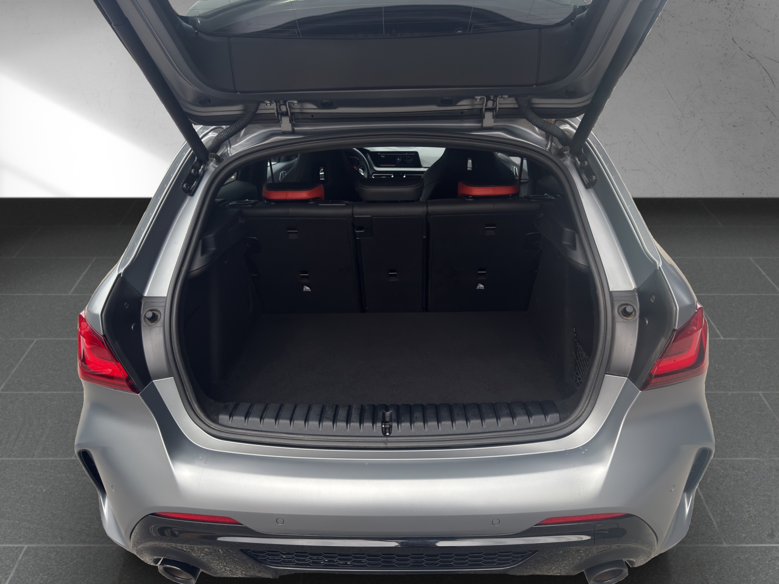 BMW M135i xDrive M Sport Pro Steptronic-image-17