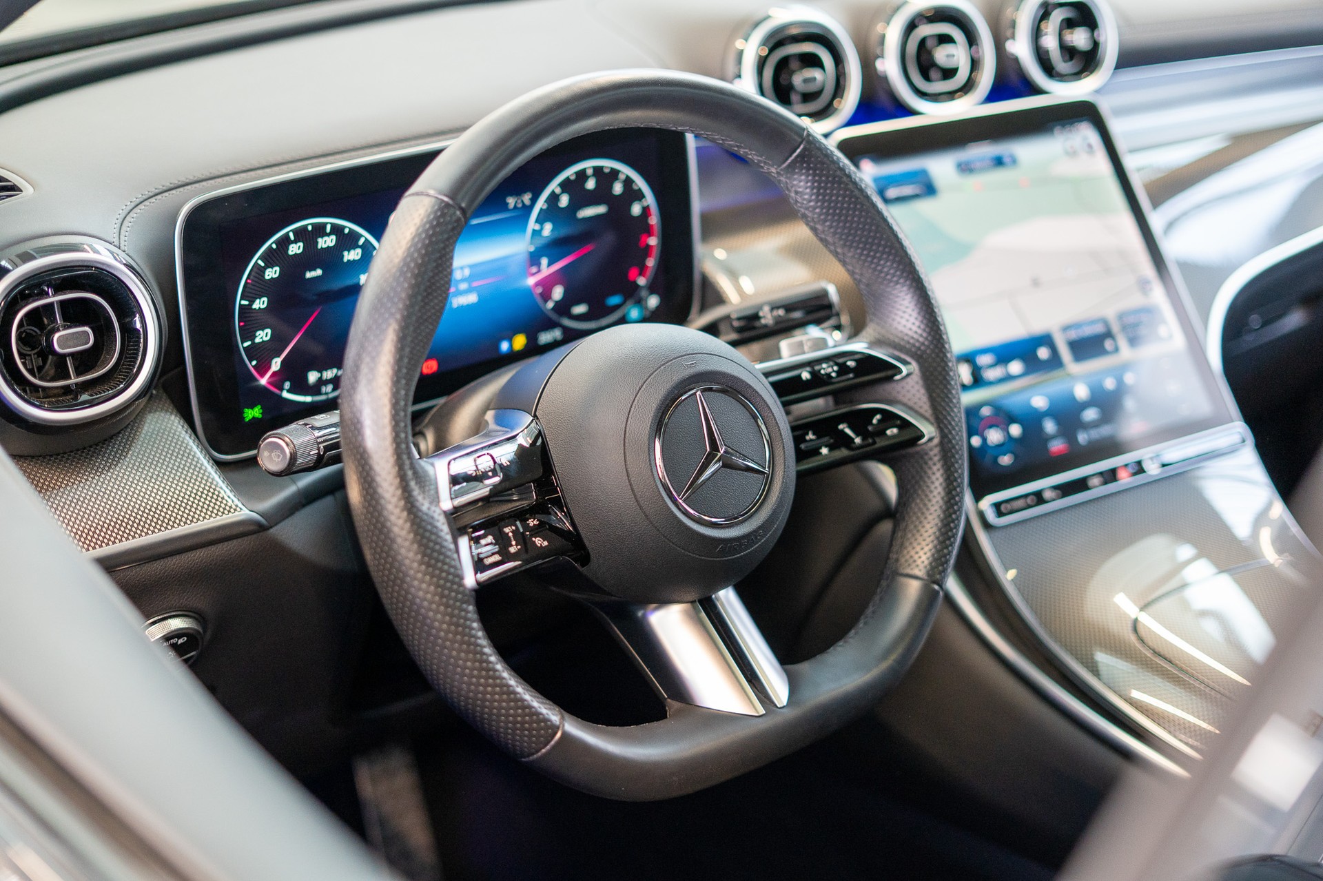 MERCEDES-BENZ GLC 200 AMG Line 4matic Coupé / Panorama-Schiebedach / Rückfahrkamera / AHK-image-7