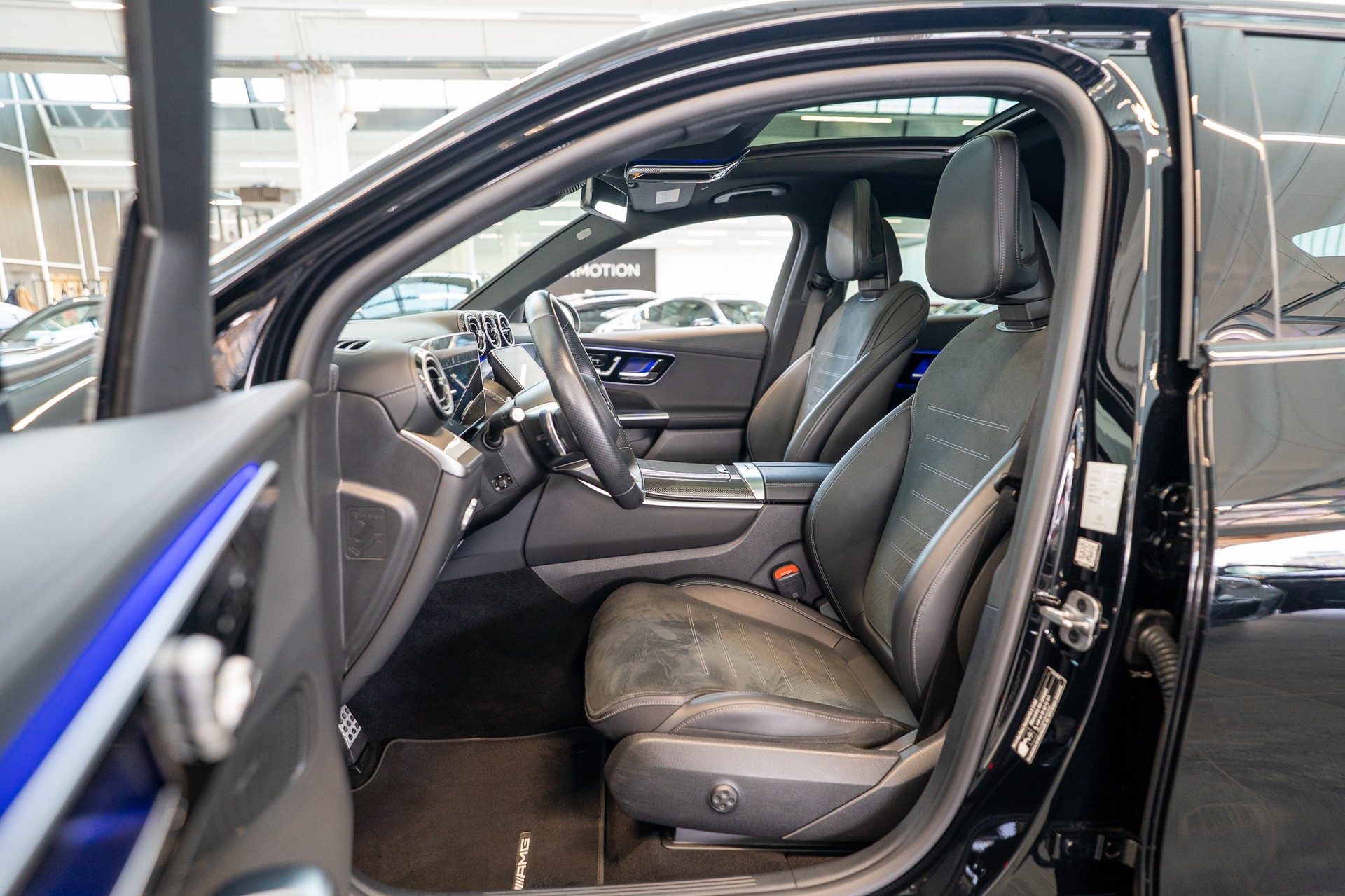 MERCEDES-BENZ GLC 200 AMG Line 4matic Coupé / Panorama-Schiebedach / Rückfahrkamera / AHK-image-9