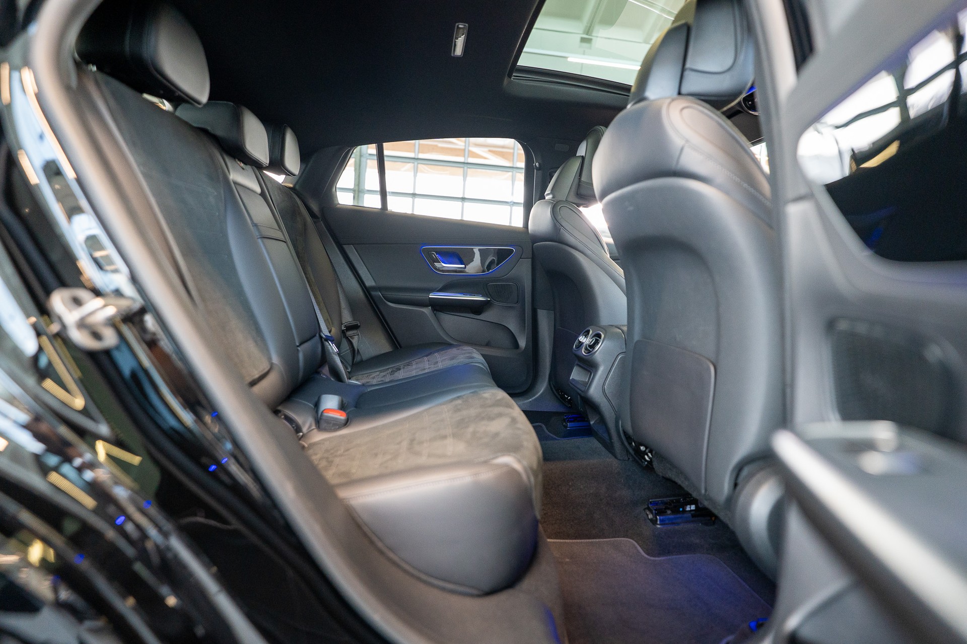 MERCEDES-BENZ GLC 200 AMG Line 4matic Coupé / Panorama-Schiebedach / Rückfahrkamera / AHK-image-13