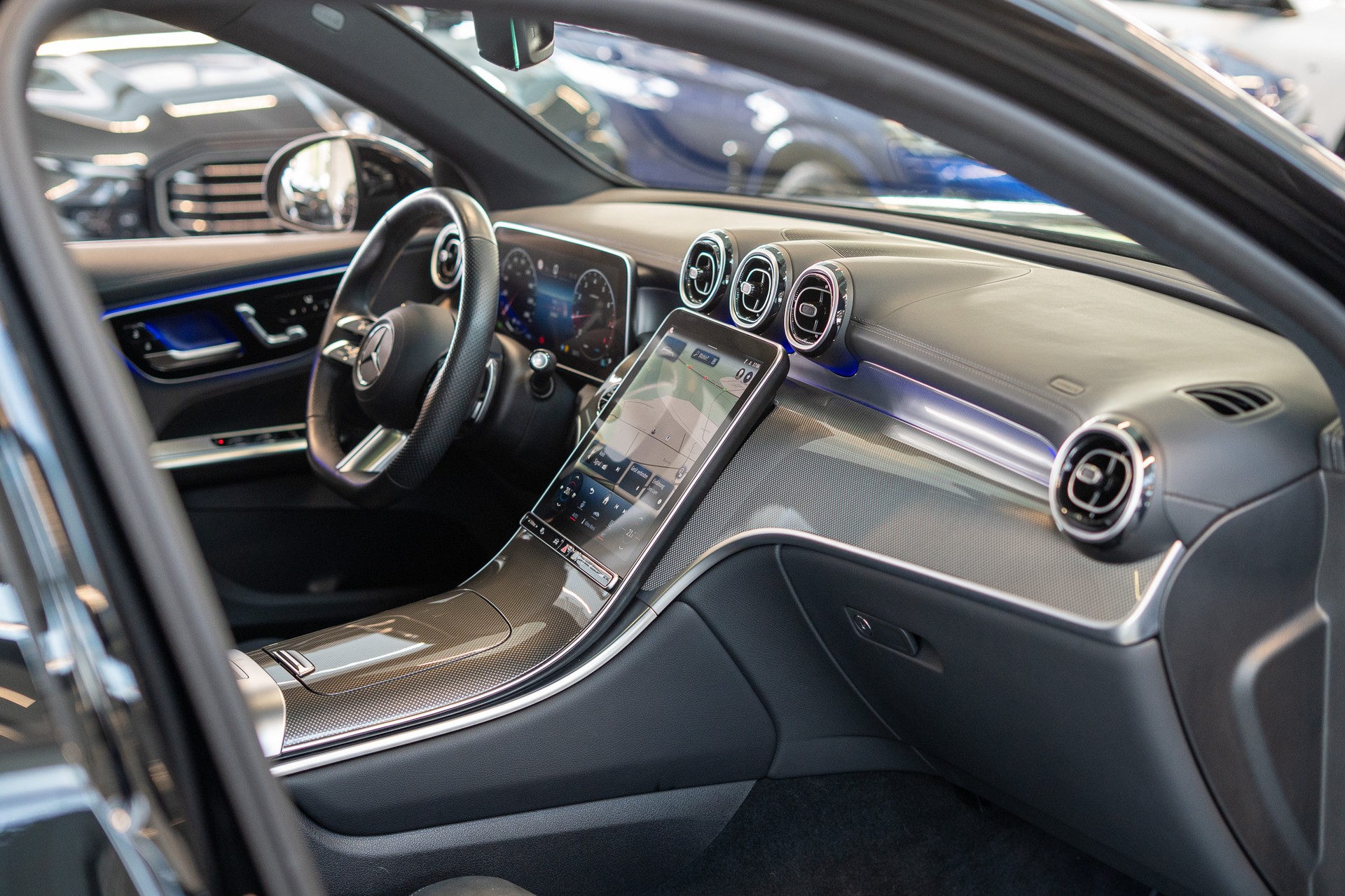 MERCEDES-BENZ GLC 200 AMG Line 4matic Coupé / Panorama-Schiebedach / Rückfahrkamera / AHK-image-14