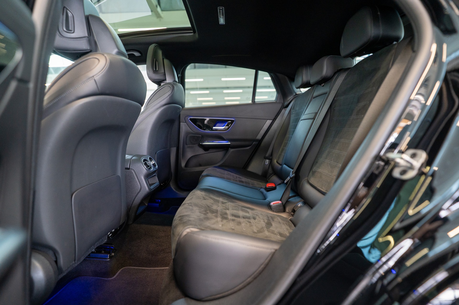 MERCEDES-BENZ GLC 200 AMG Line 4matic Coupé / Panorama-Schiebedach / Rückfahrkamera / AHK-image-11