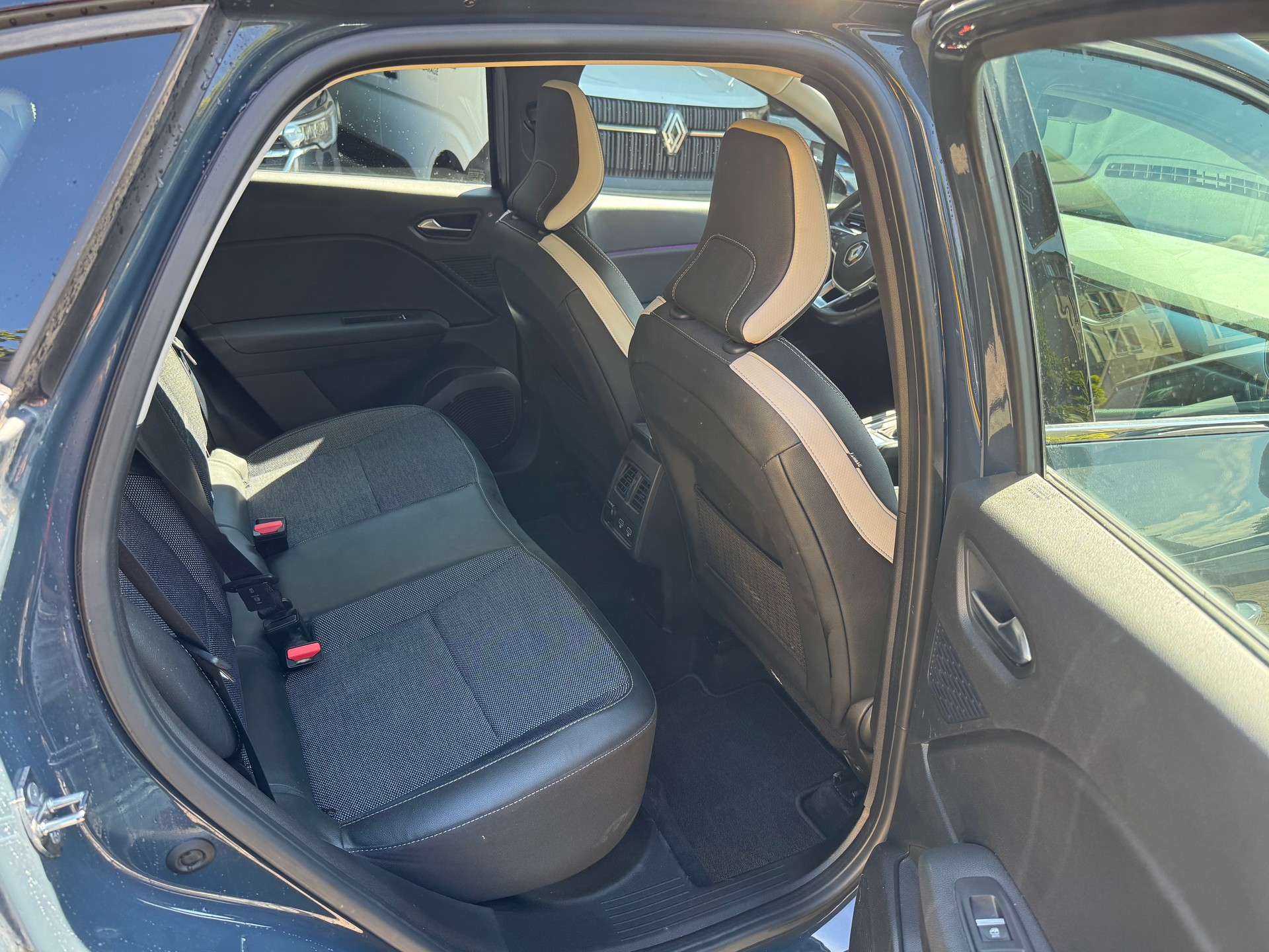 RENAULT Captur 1.6 E-Tech 145 Intens DHT-image-9