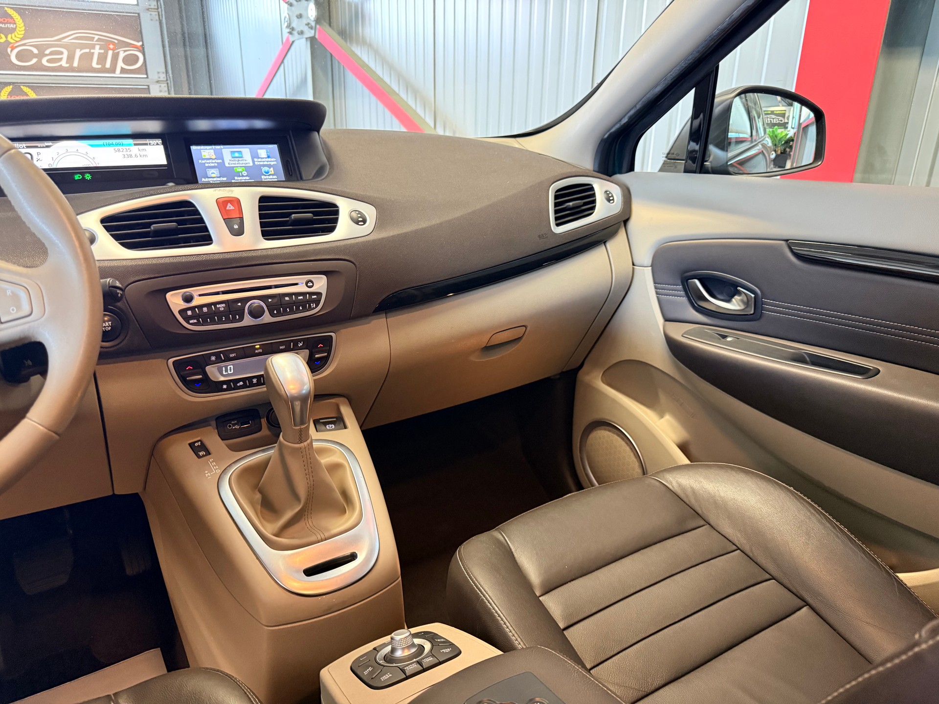 RENAULT Scénic 2.0 16V Privilège X-Tronic CVT-image-8