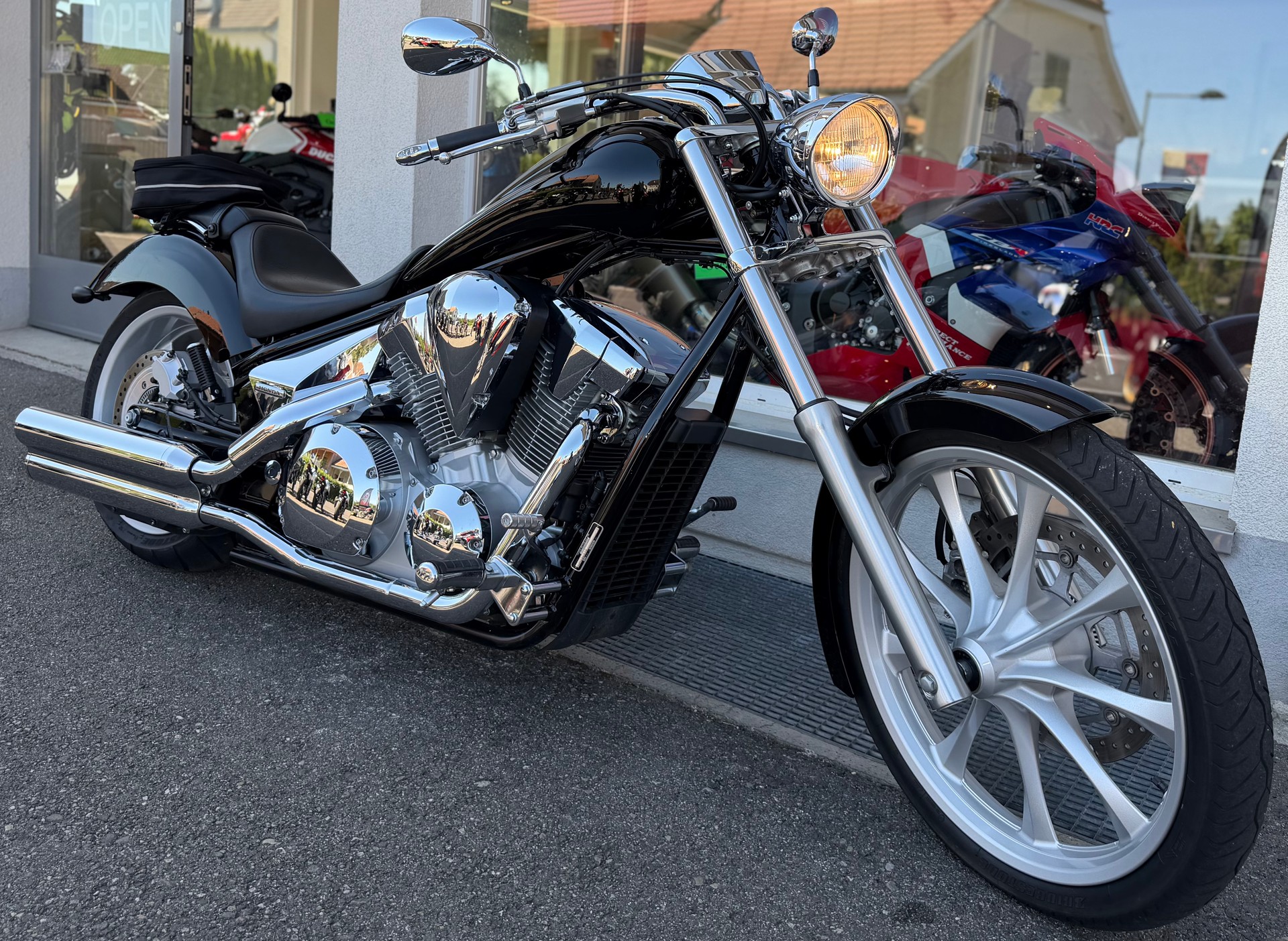 HONDA VT 1300 CX ABS-showroom-element-2