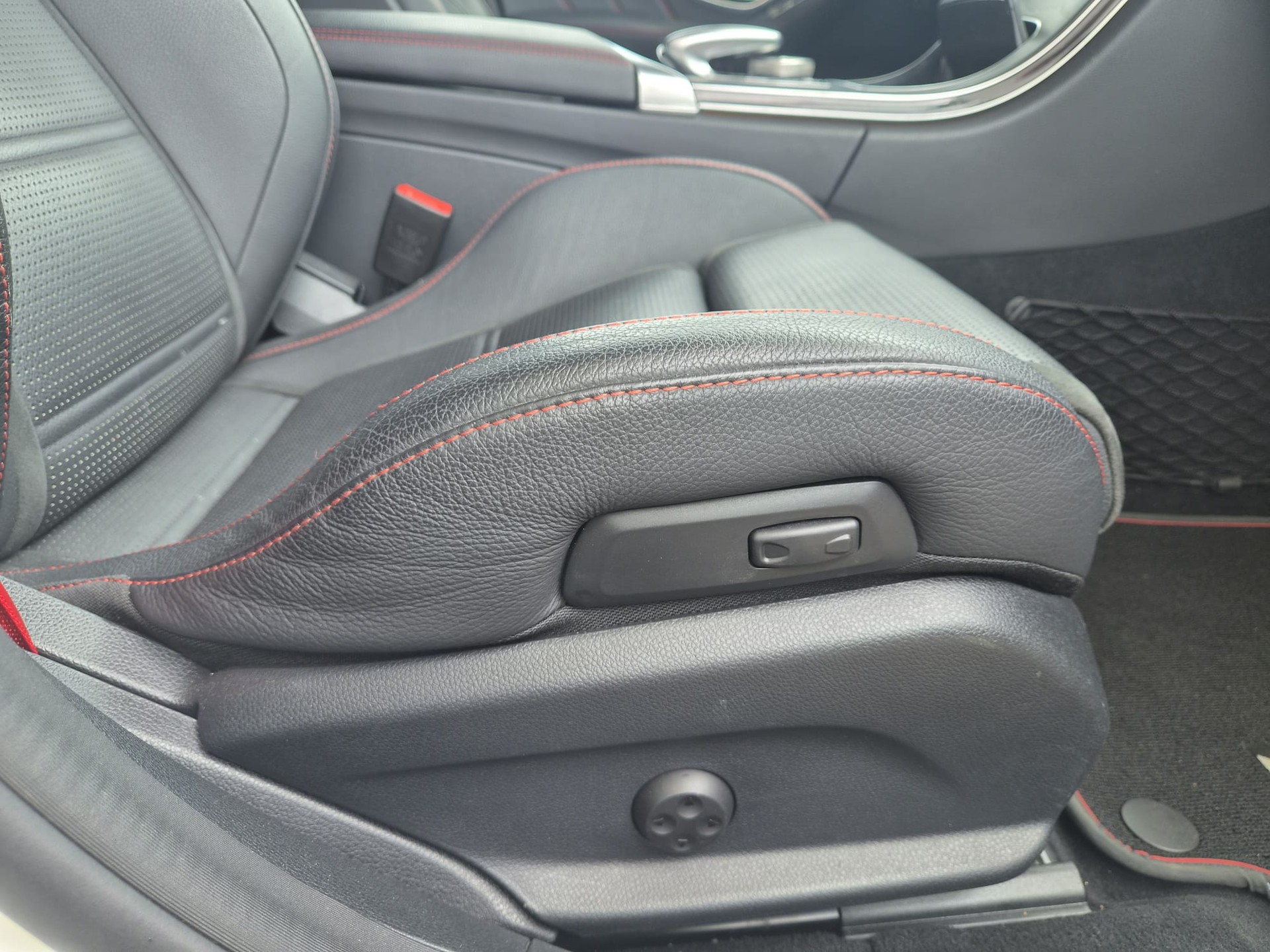 MERCEDES-BENZ C 43 AMG 4Matic 9G-Tronic-image-8
