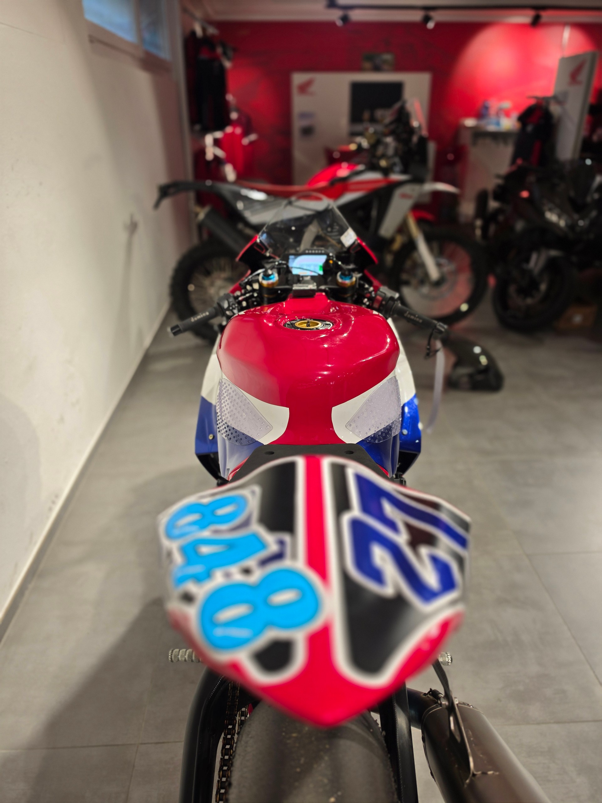 HONDA CBR 1000 RR-R Fireblade SP-image-8
