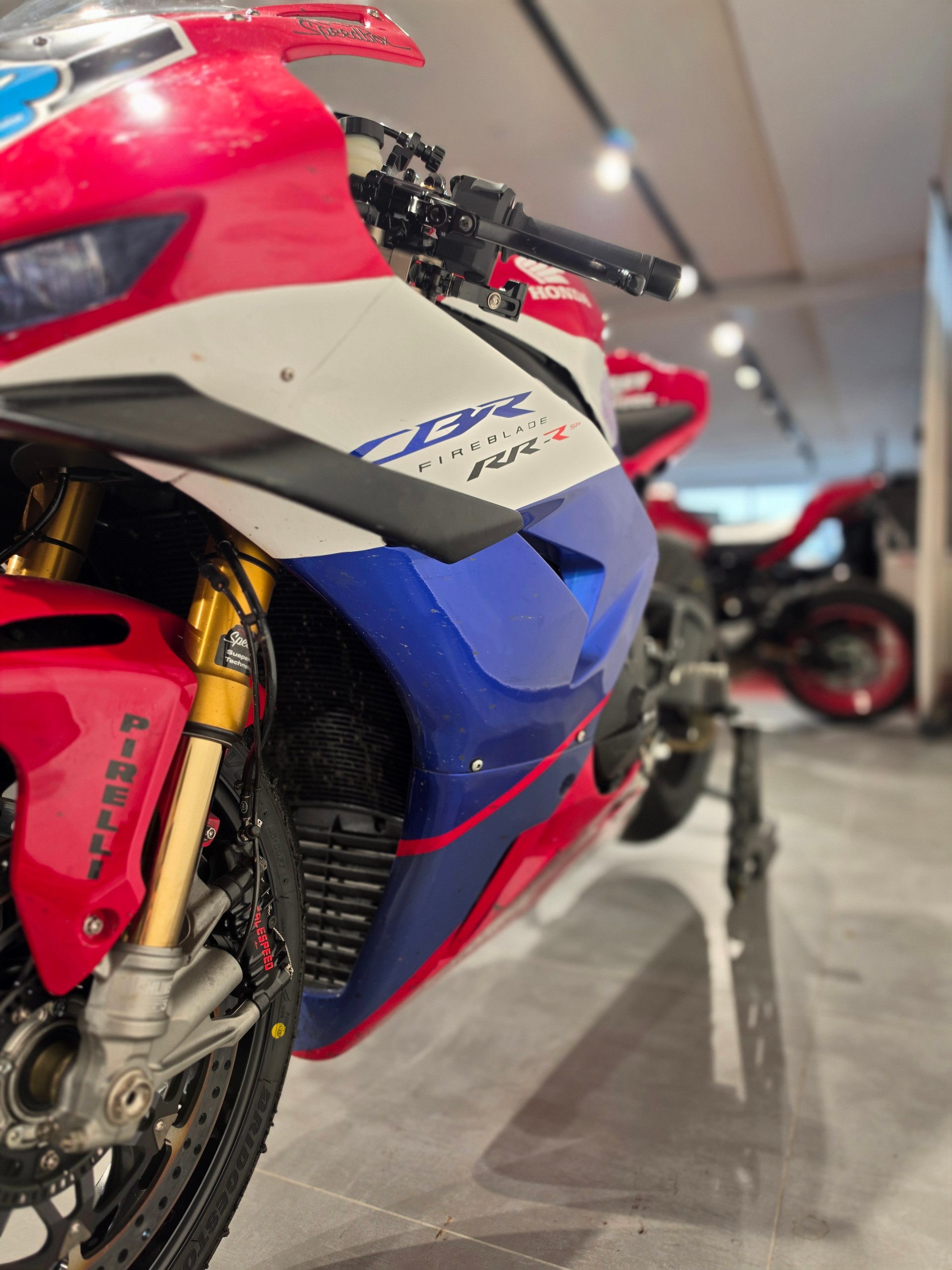HONDA CBR 1000 RR-R Fireblade SP-image-4