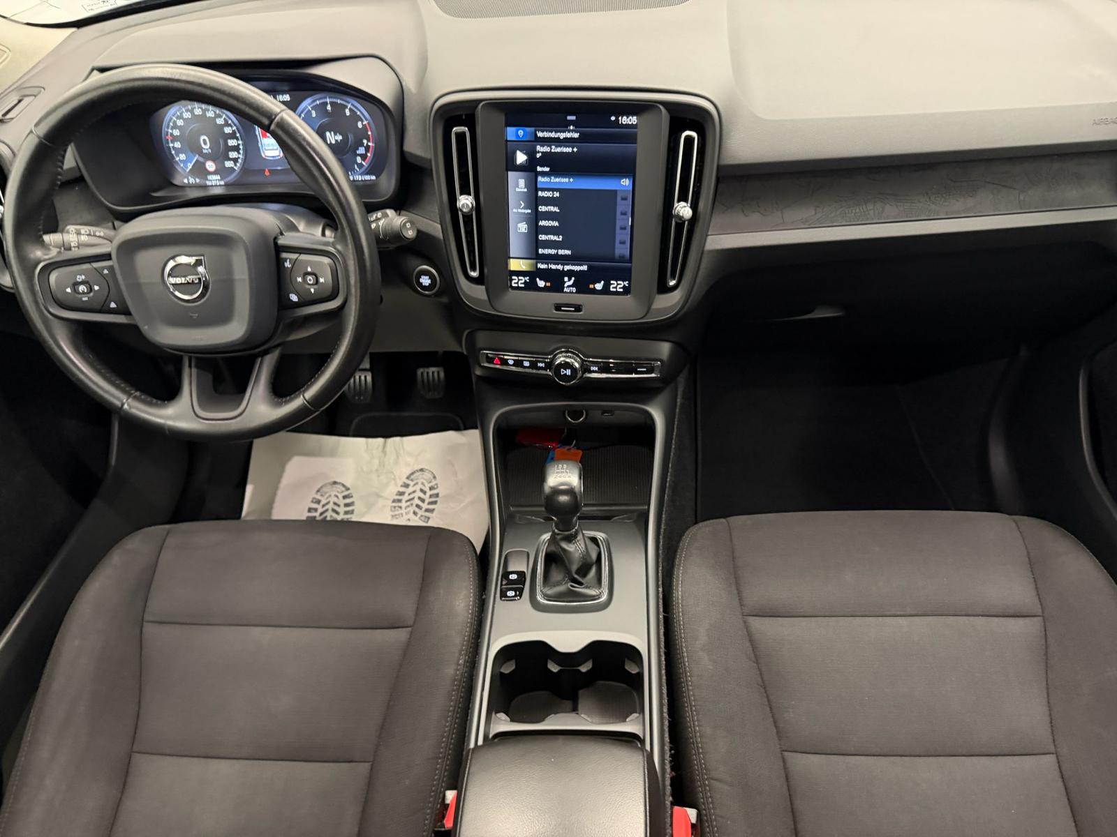 VOLVO XC40 T3 Momentum-image-10