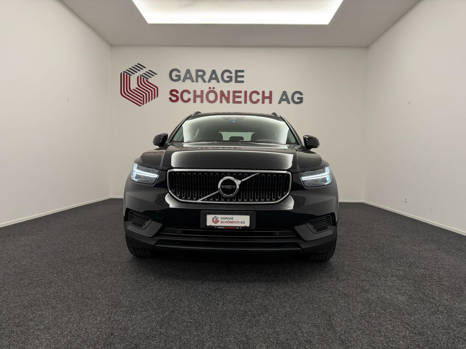 VOLVO XC40 T3 Momentum-image-1