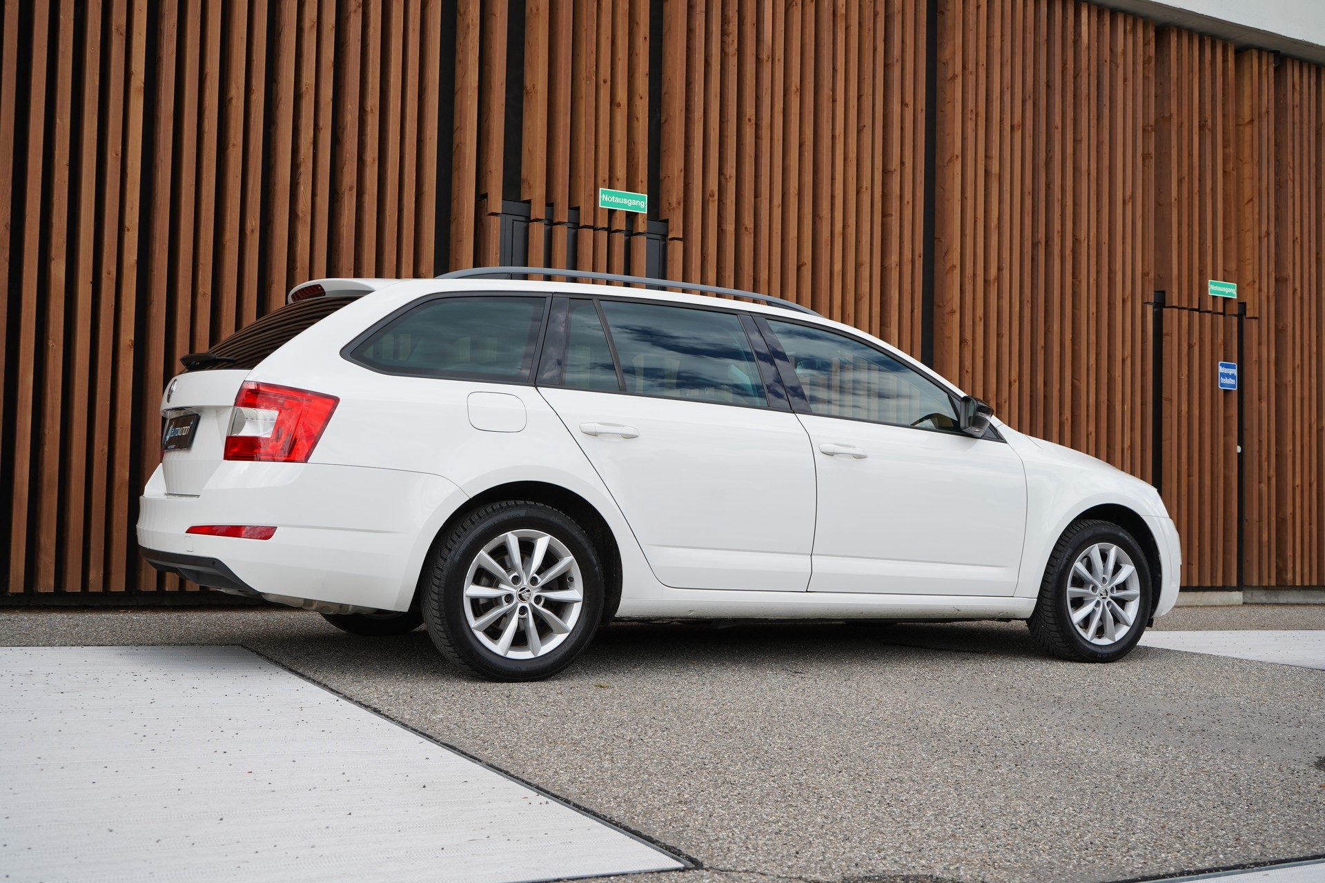 SKODA OCTAVIA COMBI 1.8 TSI ELEGANCE 4x4 DSG l 180 PS-image-4