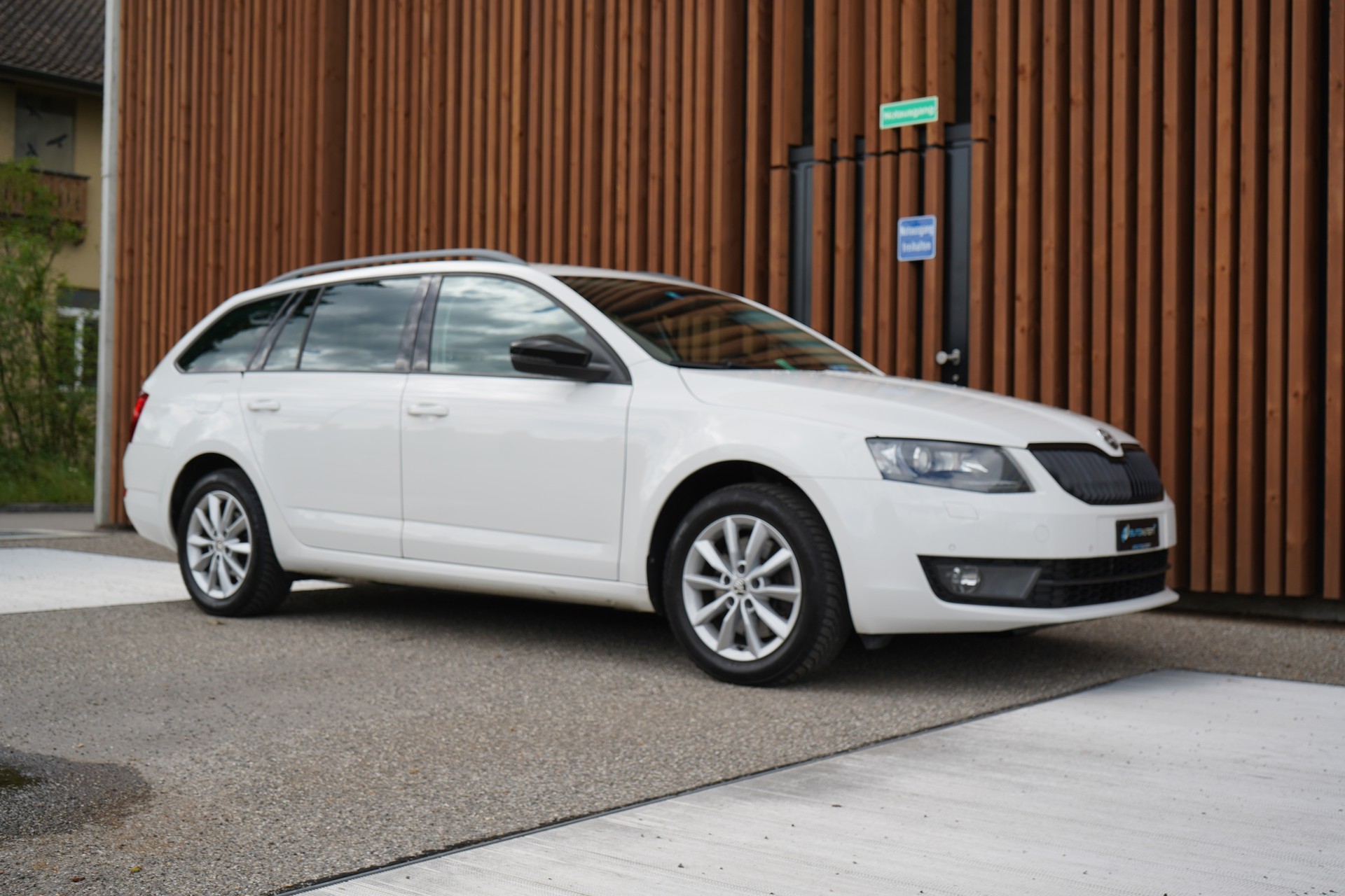 SKODA OCTAVIA COMBI 1.8 TSI ELEGANCE 4x4 DSG l 180 PS-image-5