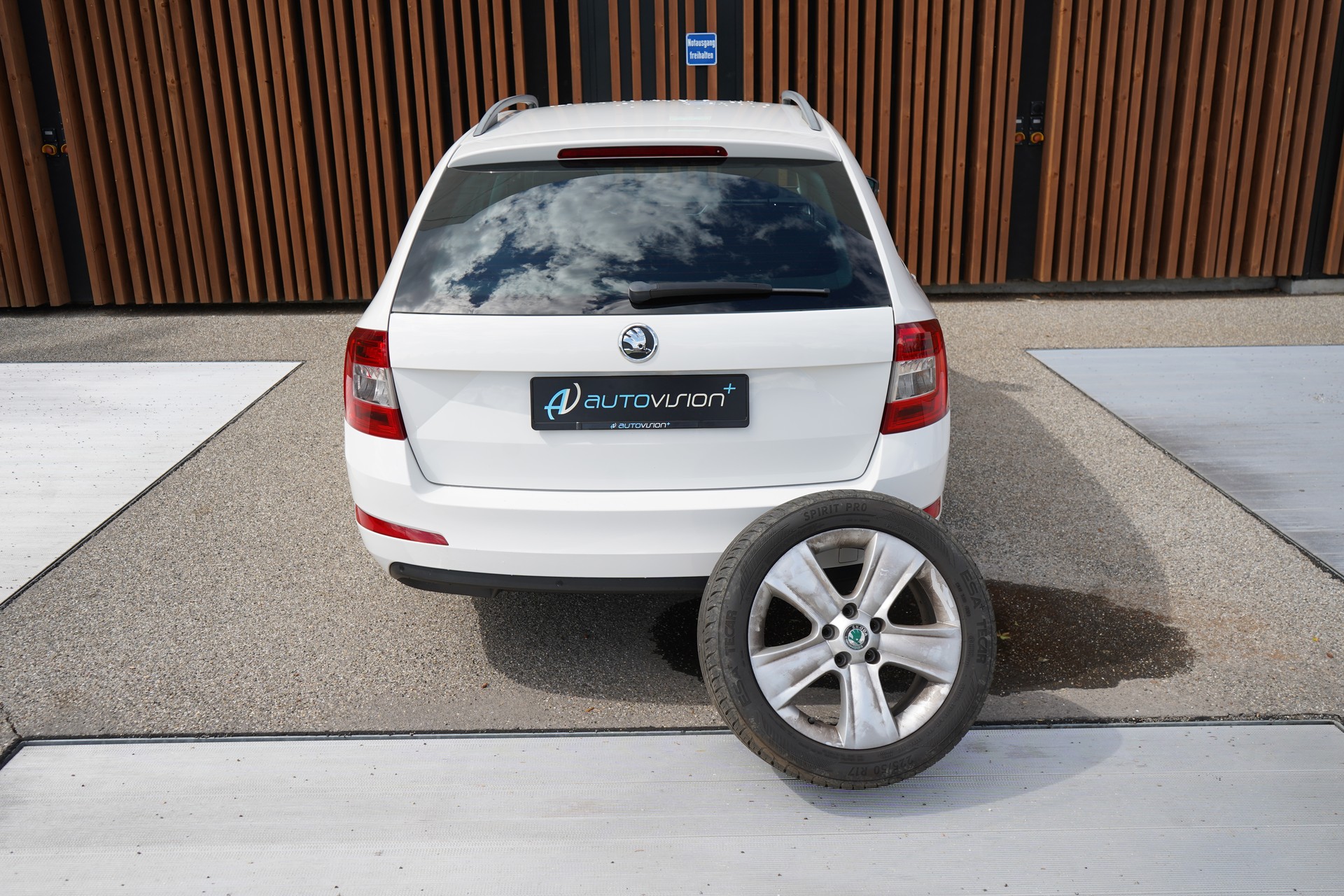SKODA OCTAVIA COMBI 1.8 TSI ELEGANCE 4x4 DSG l 180 PS-image-16