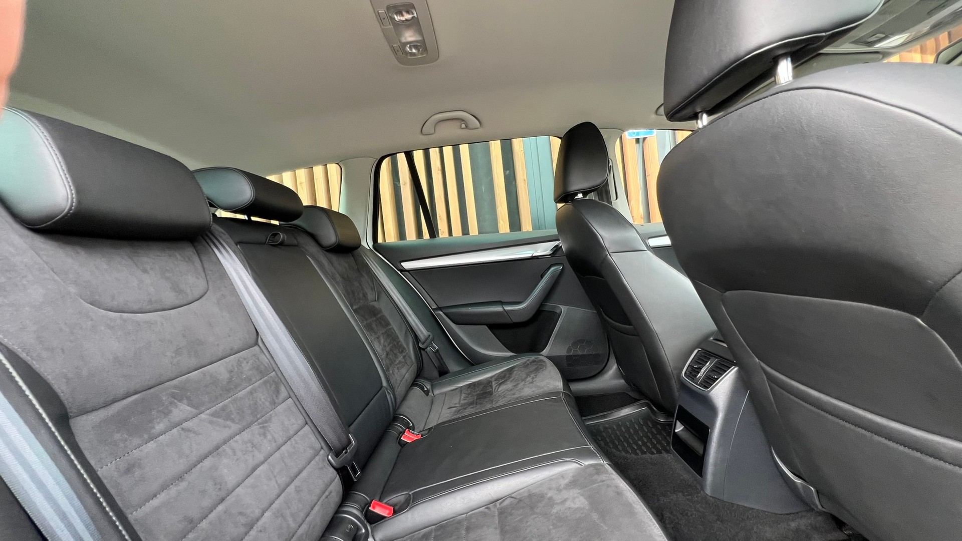 SKODA OCTAVIA COMBI 1.8 TSI ELEGANCE 4x4 DSG l 180 PS-image-28
