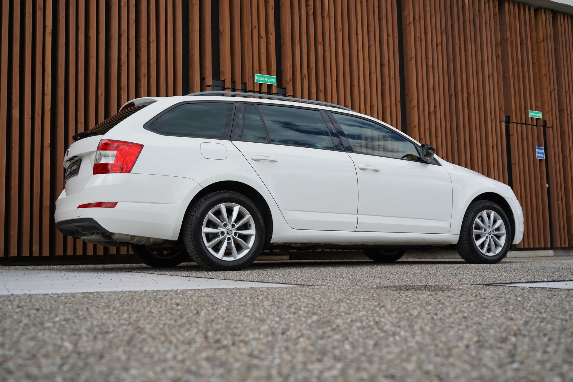 SKODA OCTAVIA COMBI 1.8 TSI ELEGANCE 4x4 DSG l 180 PS-image-6