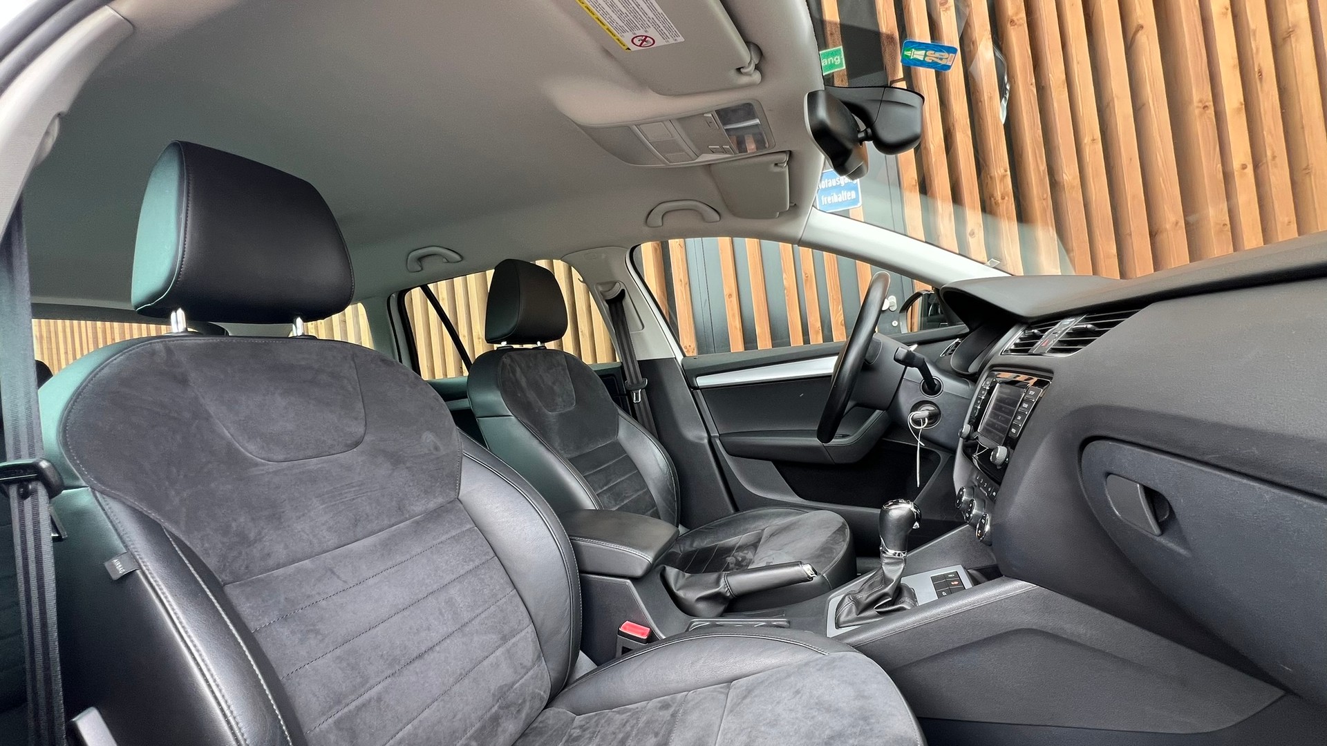 SKODA OCTAVIA COMBI 1.8 TSI ELEGANCE 4x4 DSG l 180 PS-image-24
