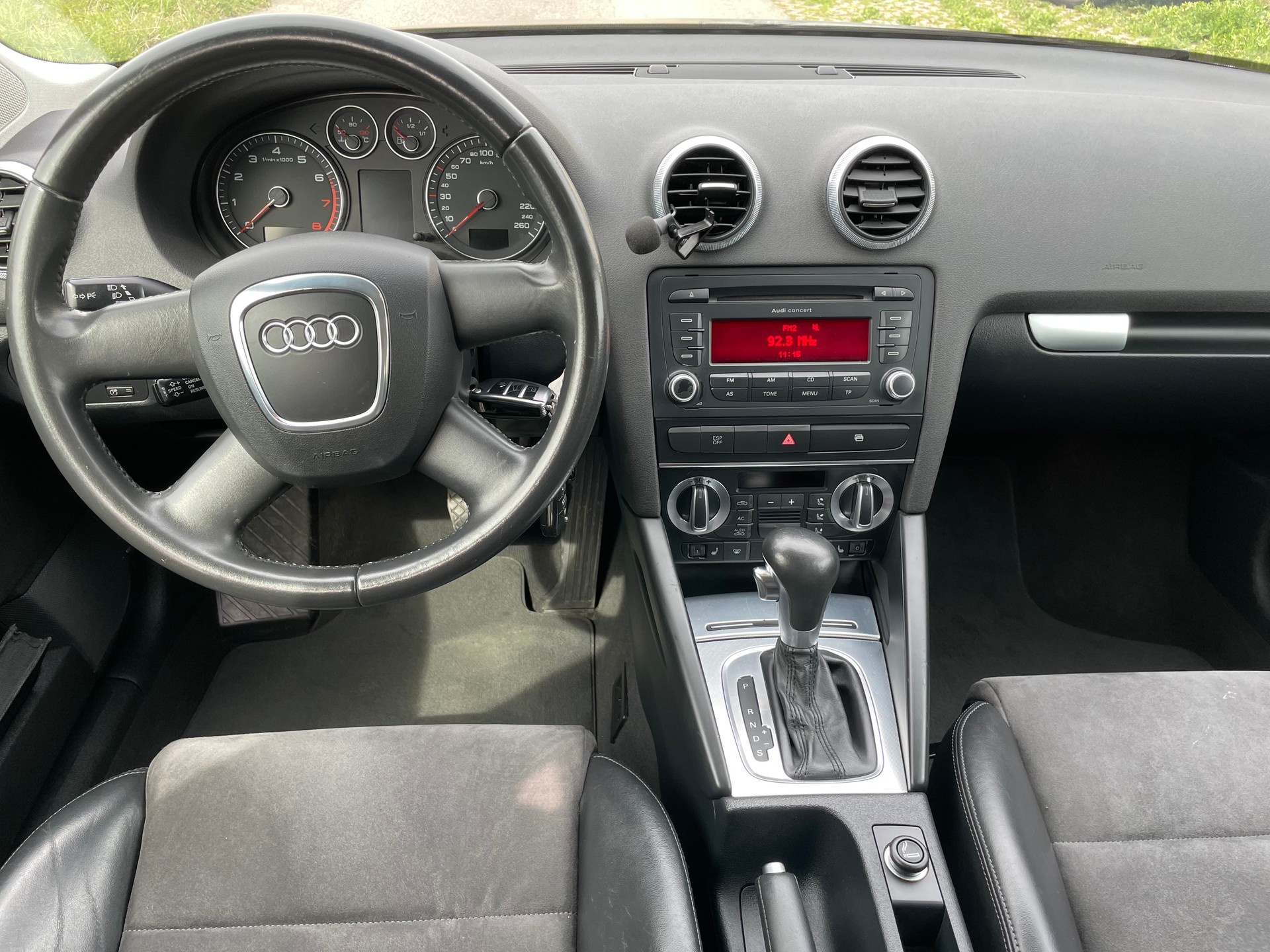 AUDI A3 Sportback 1.4 TFSI Ambiente S-tronic-image-10
