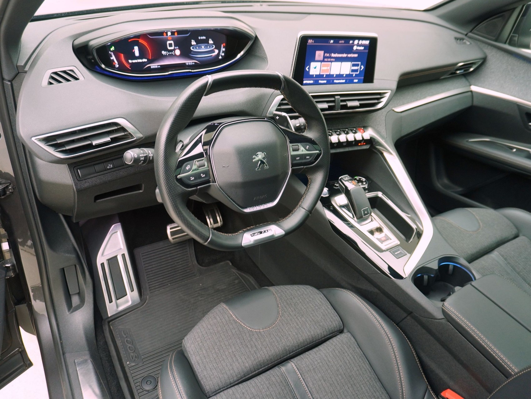 PEUGEOT 3008 1.6 PureTech GT Line-image-11