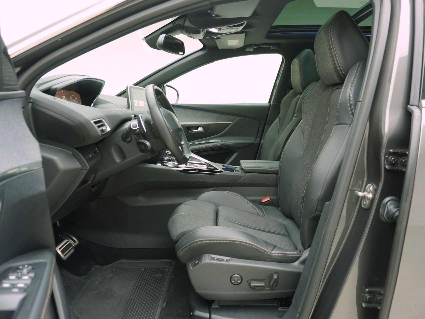 PEUGEOT 3008 1.6 PureTech GT Line-image-10