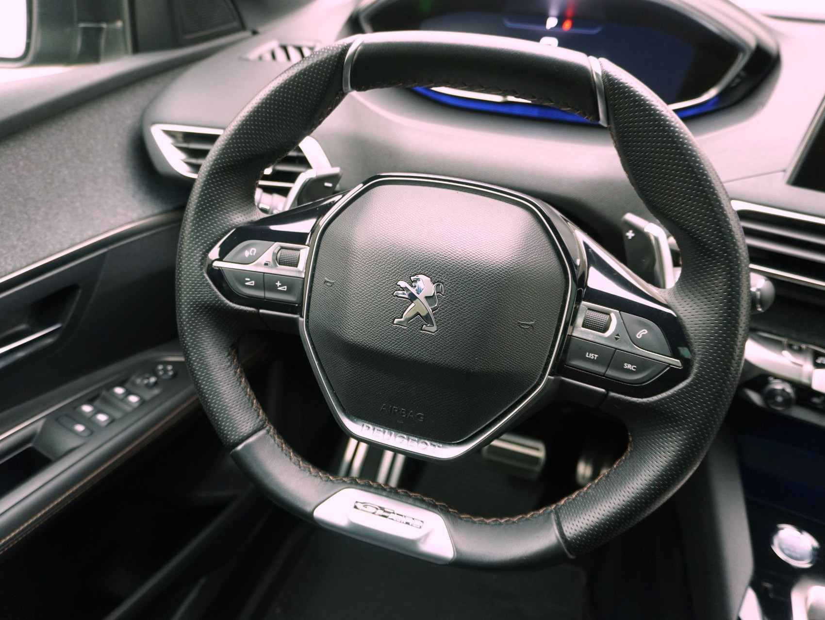 PEUGEOT 3008 1.6 PureTech GT Line-image-12