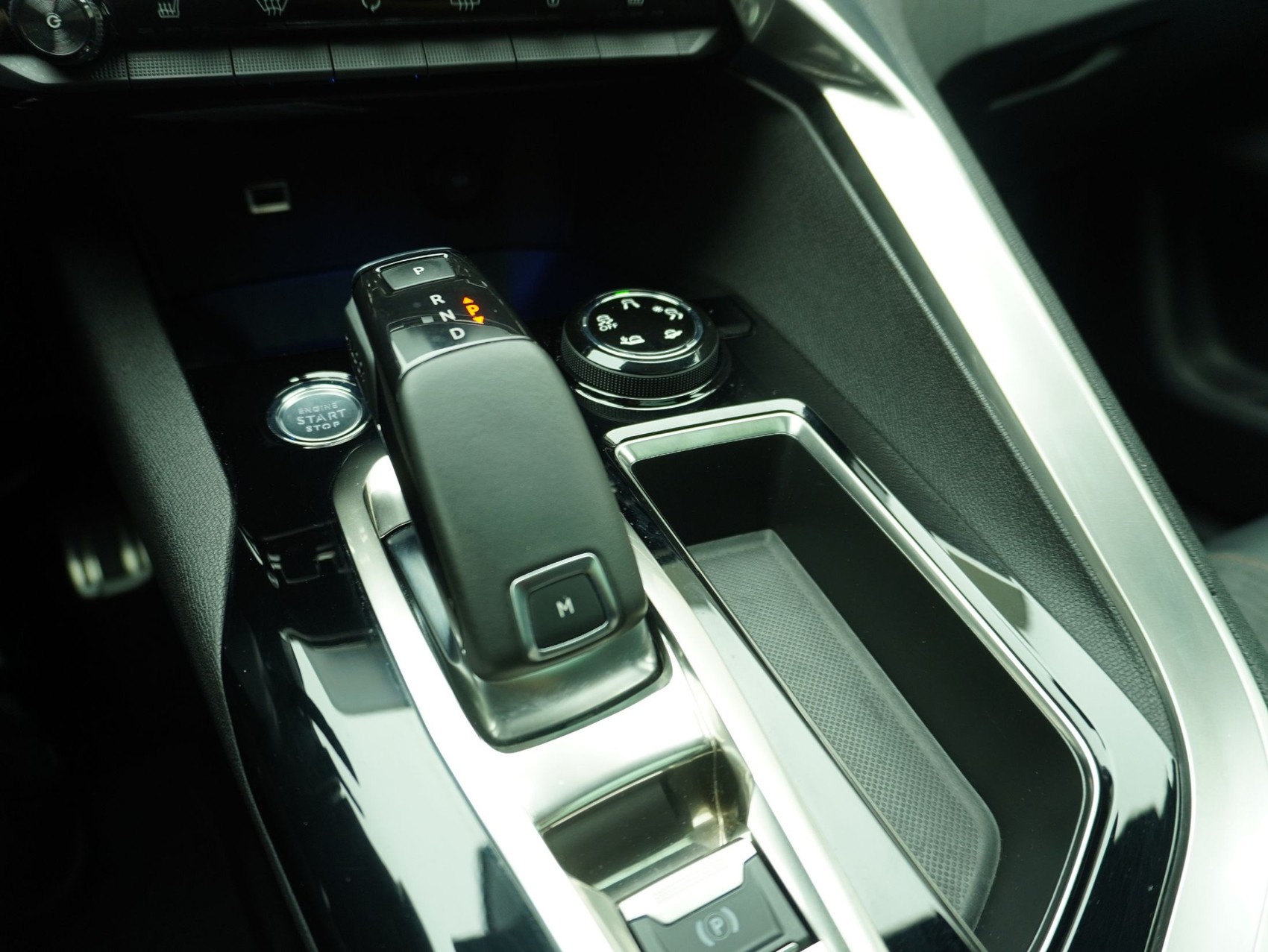 PEUGEOT 3008 1.6 PureTech GT Line-image-17