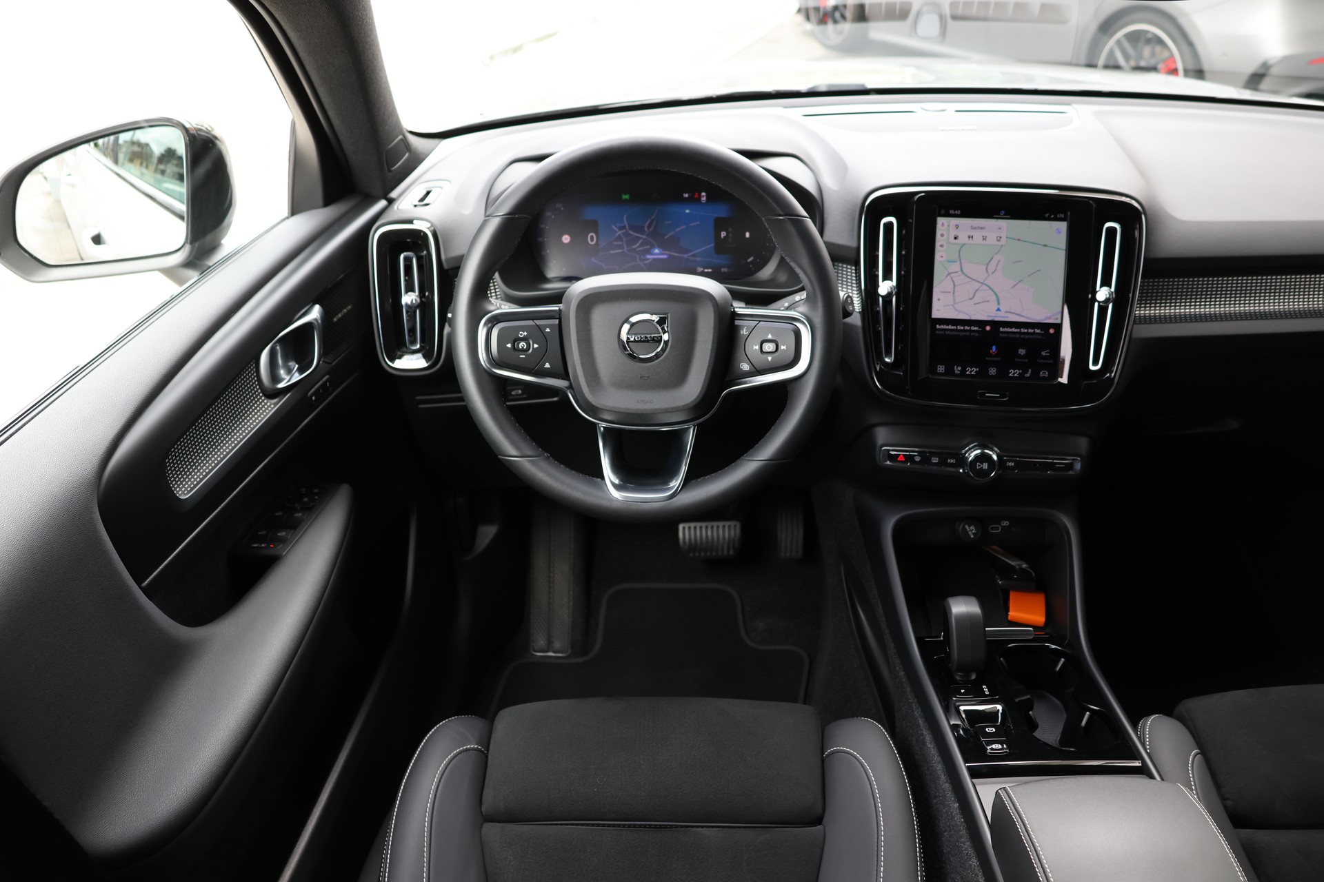 VOLVO XC40 B3 Benzin Mild Hybrid Plus Dark DCT-image-14