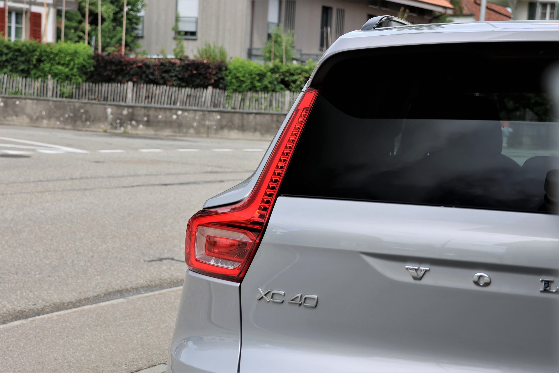 VOLVO XC40 B3 Benzin Mild Hybrid Plus Dark DCT-image-5