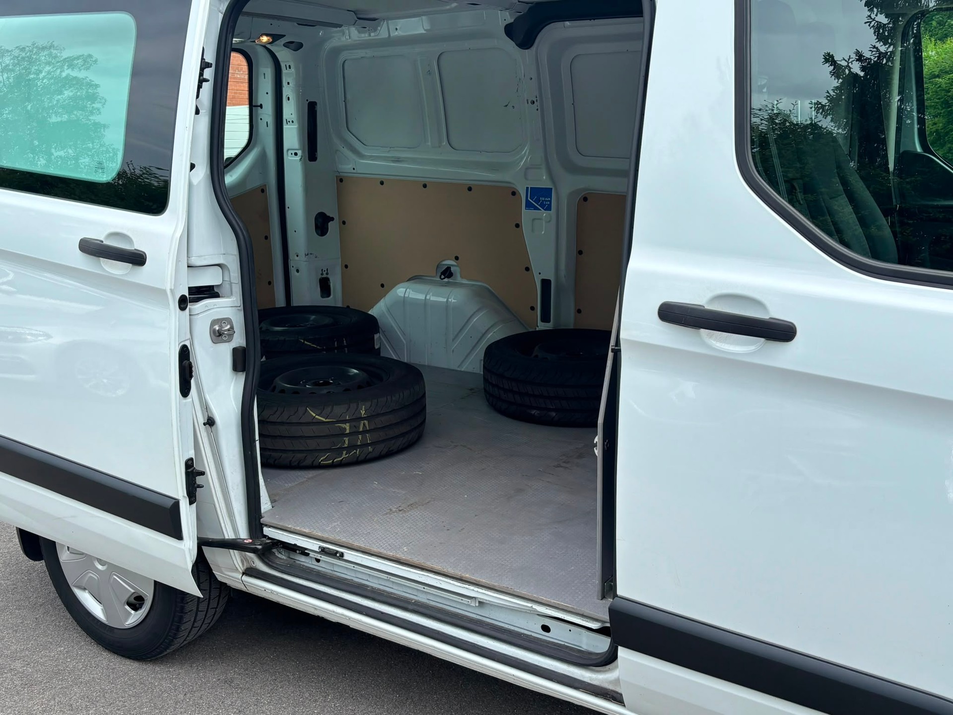 FORD Transit Custom Van 320 L1H1 Trend-image-11