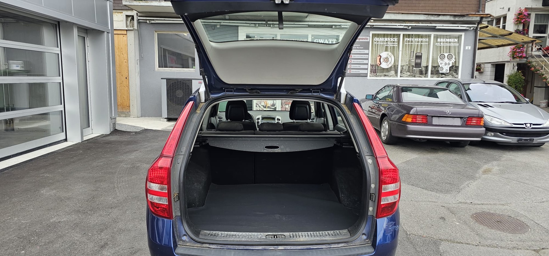KIA Cee'd Sporty Wagon 1.6 16V Style-image-8