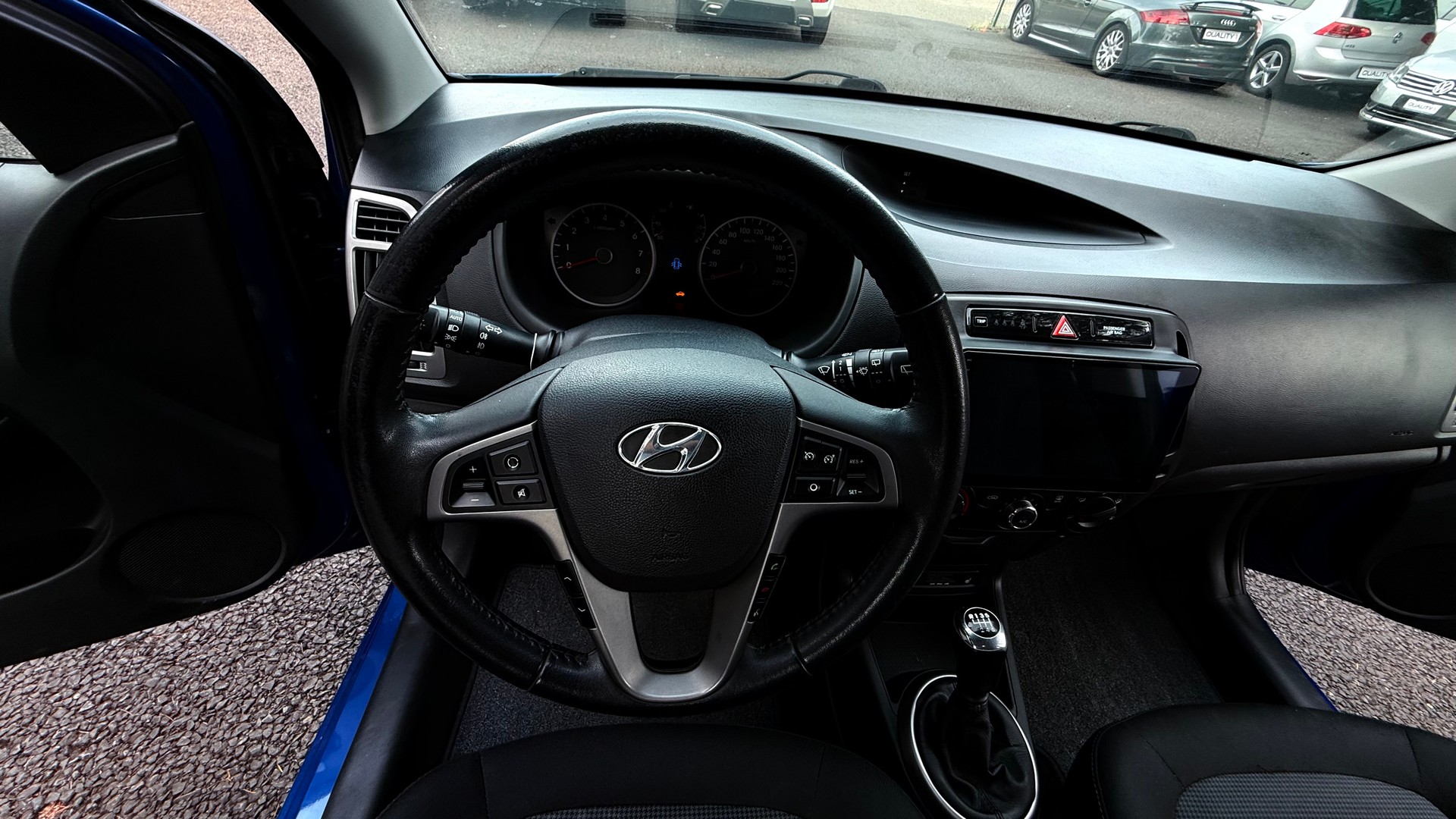HYUNDAI i20 1.4 Style-image-9