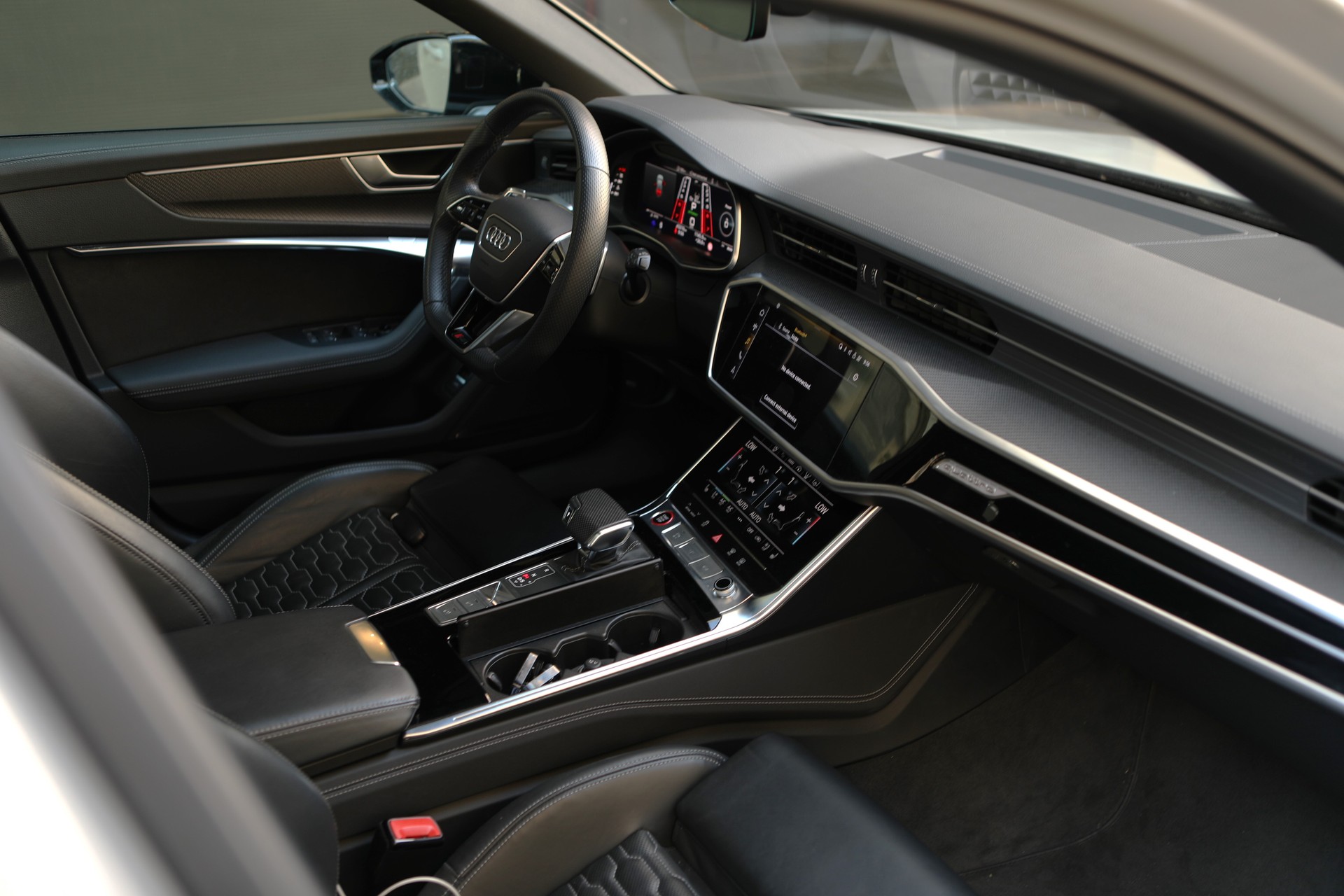 AUDI RS6 Avant 4.0 TFSI V8 quattro-image-10