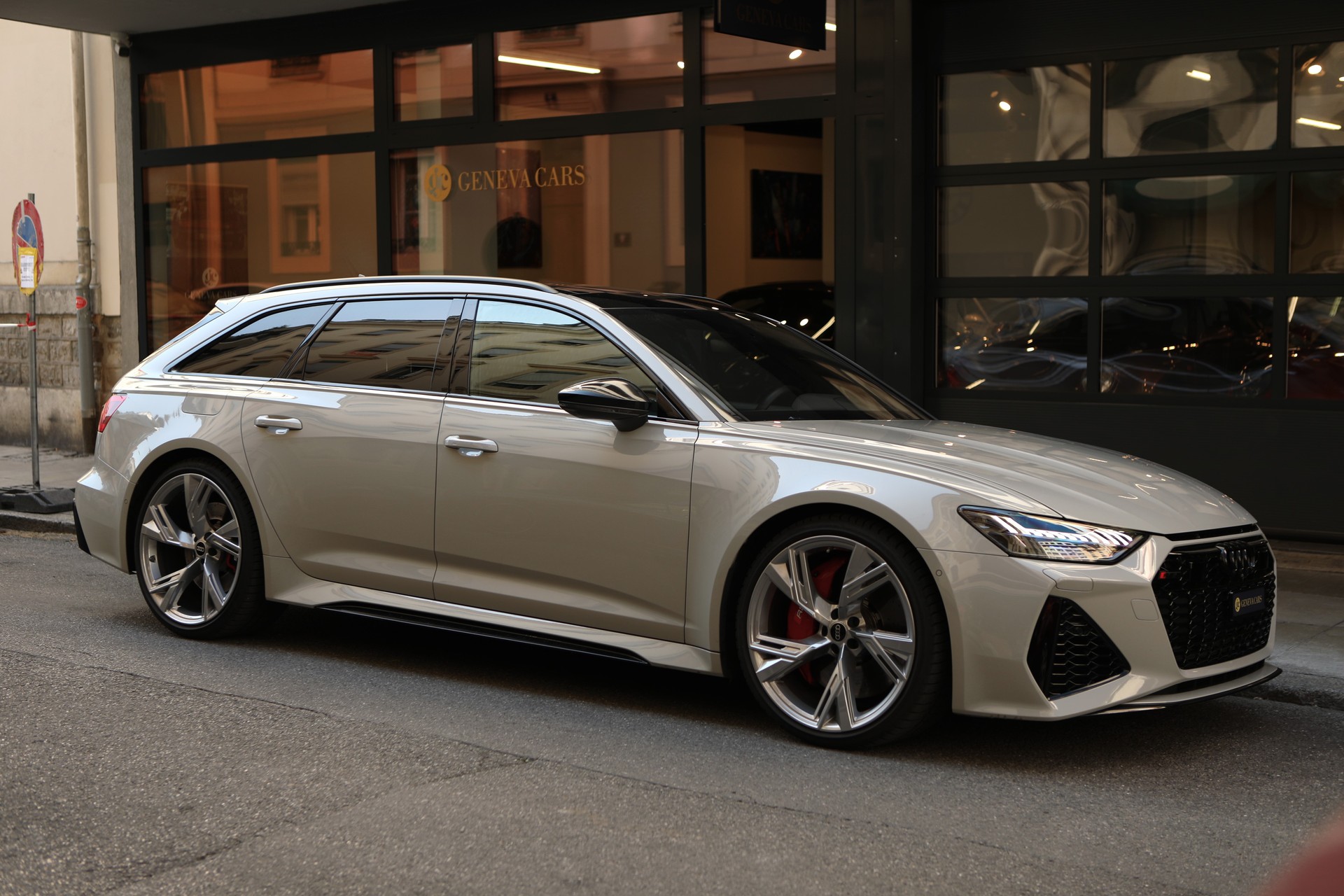 AUDI RS6 Avant 4.0 TFSI V8 quattro-image-3