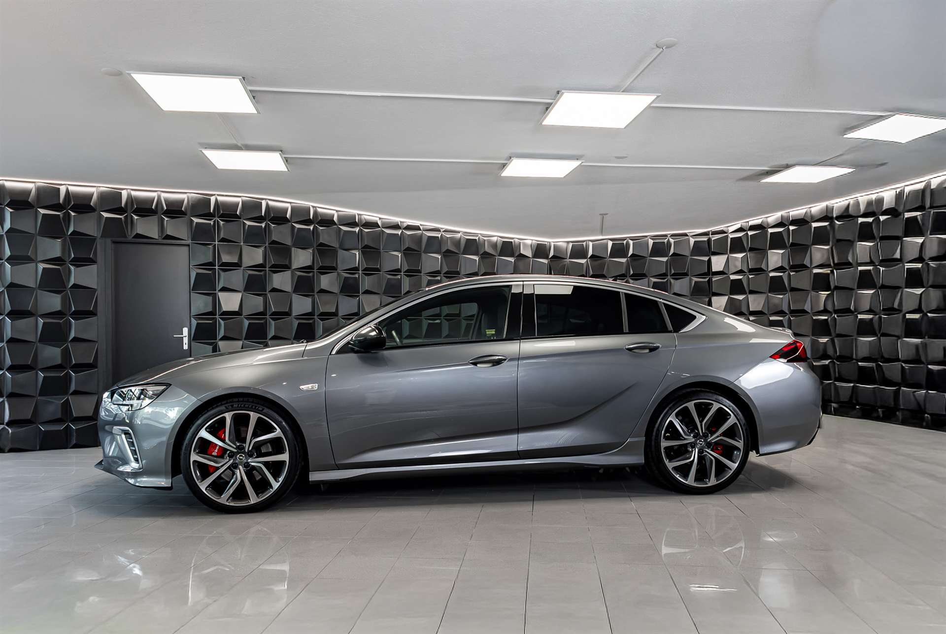 OPEL Insignia 2.0 T GSi 4WD Automatic-image-1